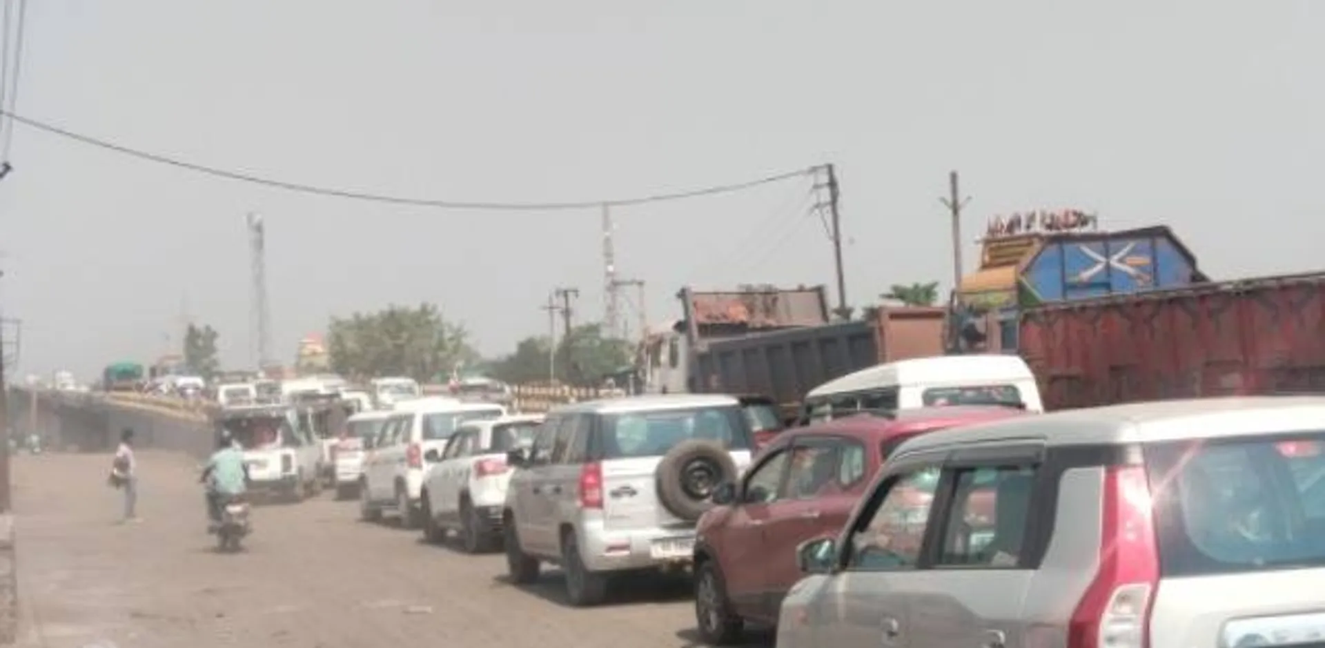 କଳିଙ୍ଗନଗର ଶିଳ୍ପାଞ୍ଚଳରେ ଟ୍ରାଫିକ୍ ସମସ୍ୟା ଅଣାୟତ୍ତ:ସ୍ବତନ୍ତ୍ରଣ ଶିଳ୍ପ କରିଡର ନିର୍ମାଣ ଦାବି, ଦାନଗଦୀରେ ଅଟକିଛି ଛ’ଥାକିଆ ରାସ୍ତା ନିର୍ମାଣ