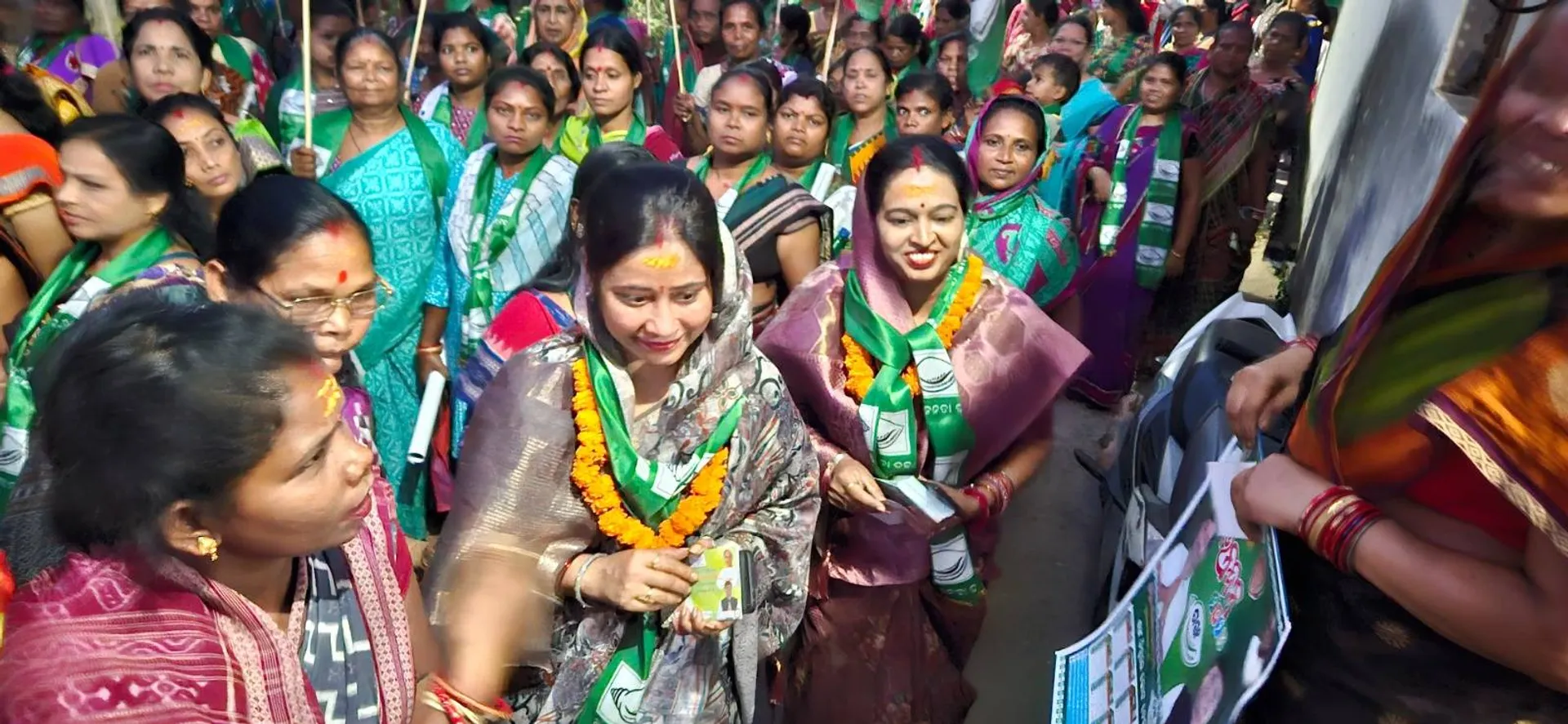 ଗାଁରେ ଯୋଗେଶଙ୍କ ପ୍ରଚାର ଜୋର୍: ଏପଟେ ସହରରେ ମଙ୍ଗ ଧରିଛନ୍ତି ପତ୍ନୀ ଶ୍ରଦ୍ଧାଞ୍ଜଳି