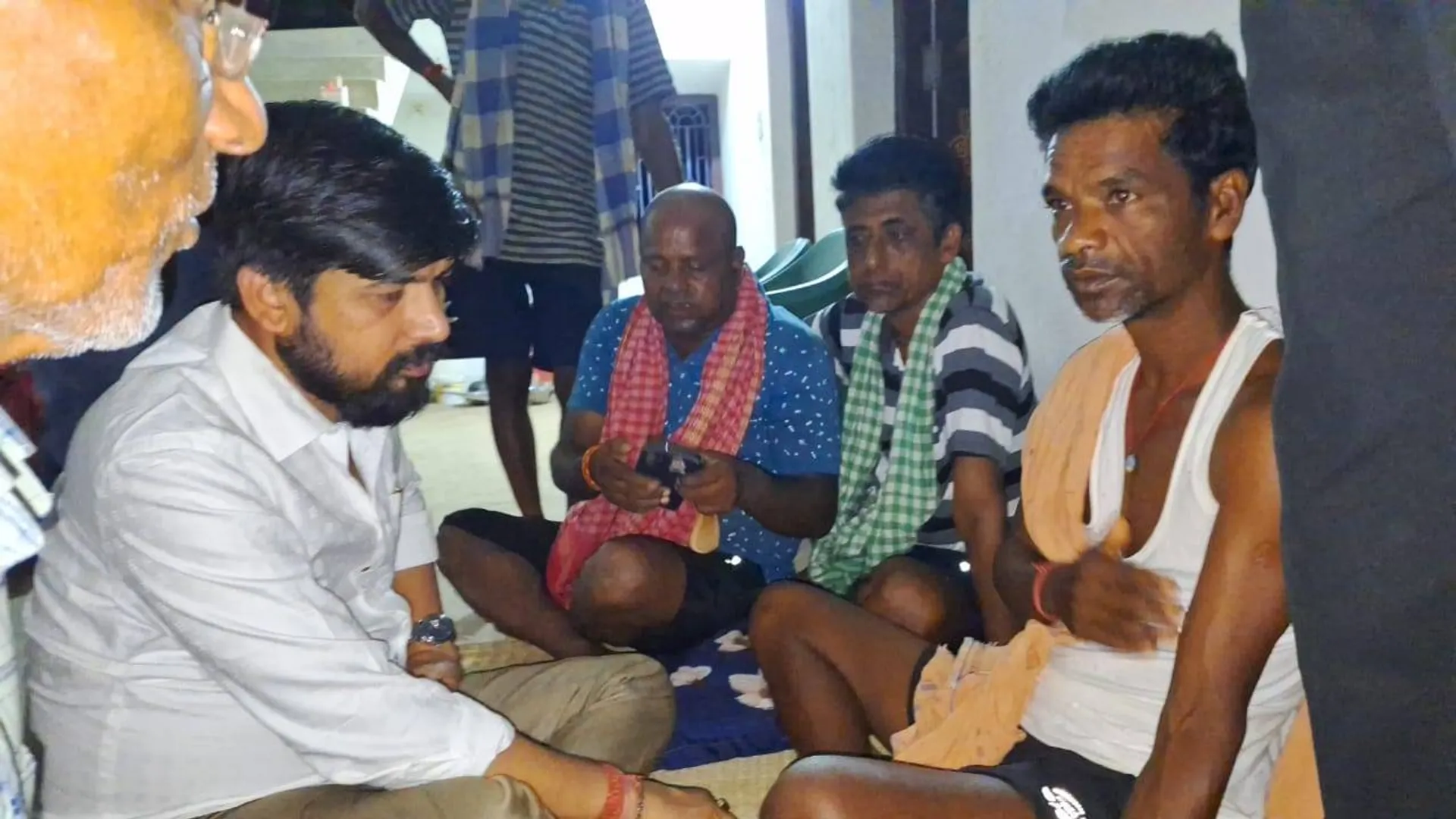ବଜ୍ରପାତ ମୃତାହତଙ୍କ ପରିବାରକୁ ଭେଟିଲେ ସିଦ୍ଧାର୍ଥସ୍ବରୂପ