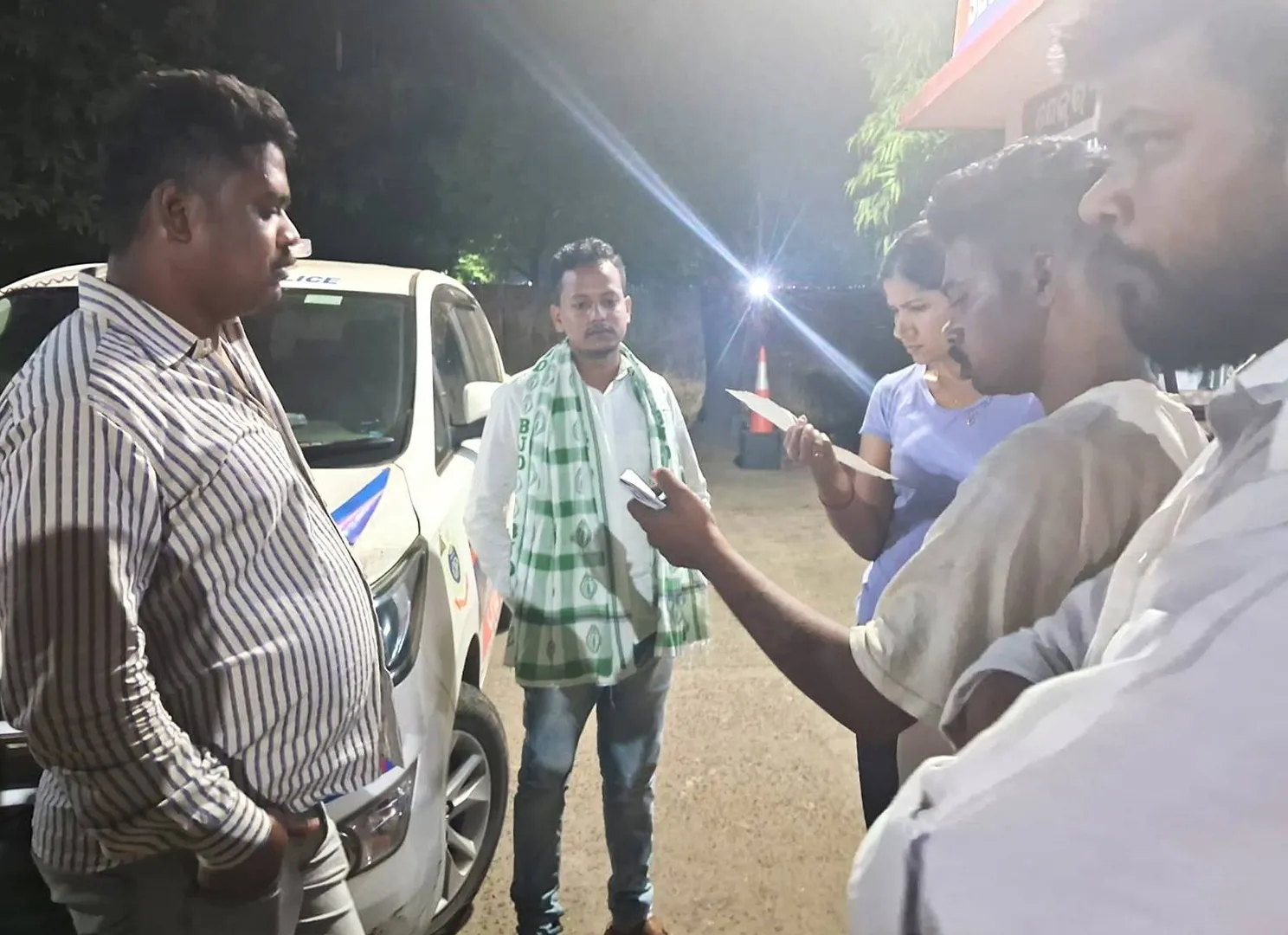 ବସ୍ତିରେ ଟଙ୍କା ବାଣ୍ଟିବା​ ଅଭିଯୋଗ: ଶକ୍ତେଶ୍ବରଙ୍କ ସମେତ ୪ ବିଜେପି କର୍ମୀଙ୍କ ନାଁରେ ମାମଲା