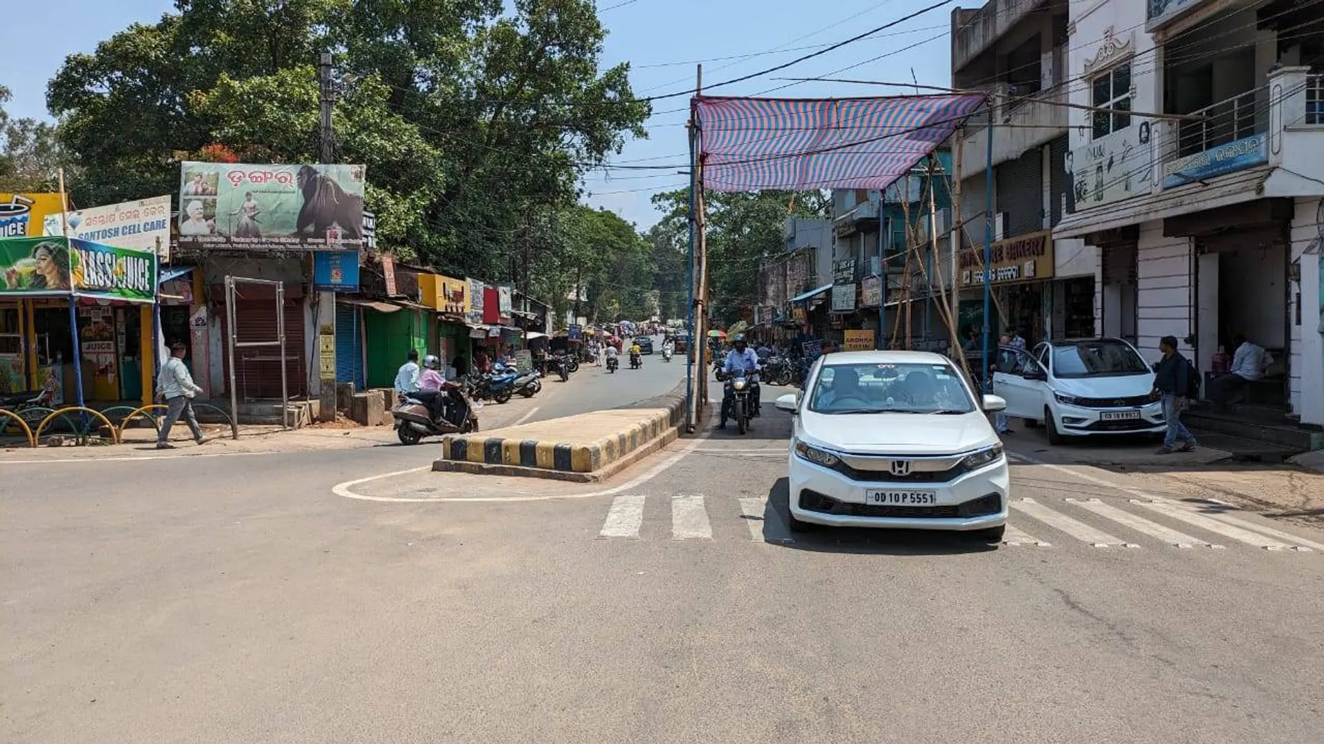 ଜୟପୁର ମୁଖ୍ୟ ଟ୍ରାଫିକ୍ ଛକ ପ୍ରବେଶପଥ ସଙ୍କୁଚିତ, ଯାତାୟତରେ ସମସ୍ୟା