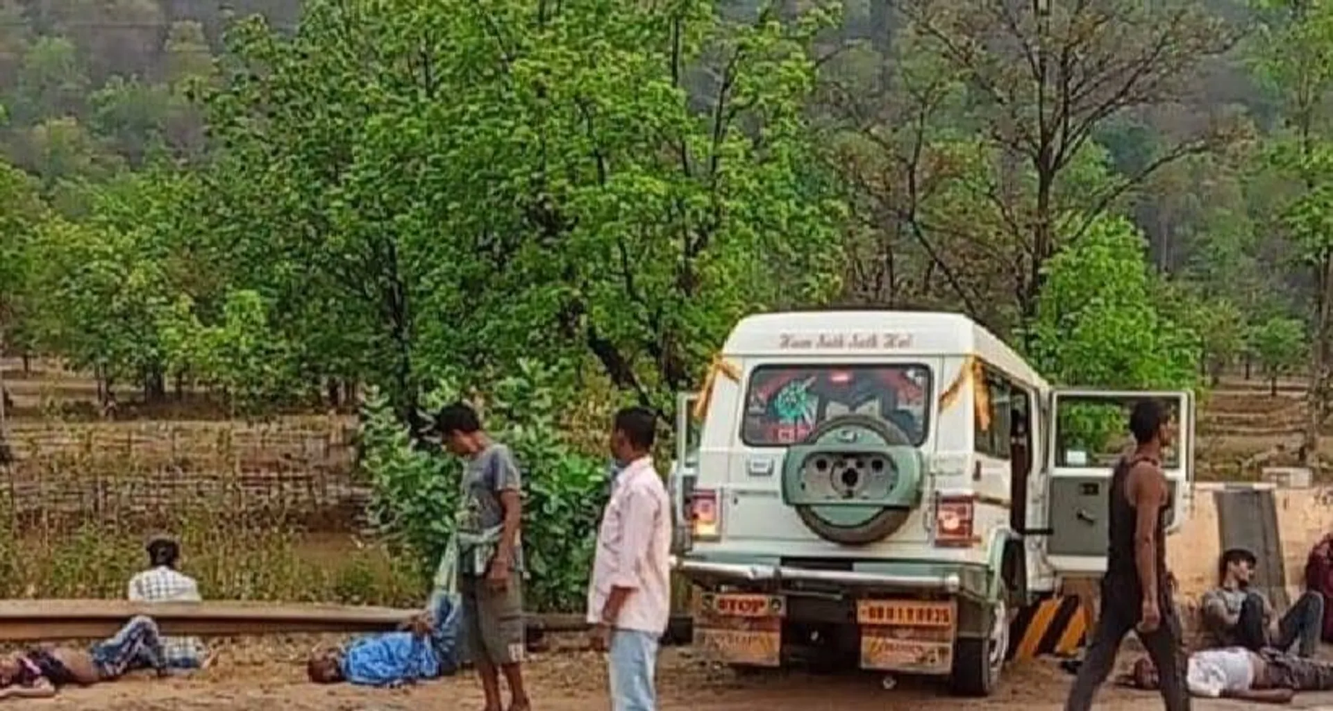 ଡିଭାଇଡରରେ ପିଟିହେଲା ବୋଲେରୋ: ୪ ମୃତ, ୬ ଆହତ