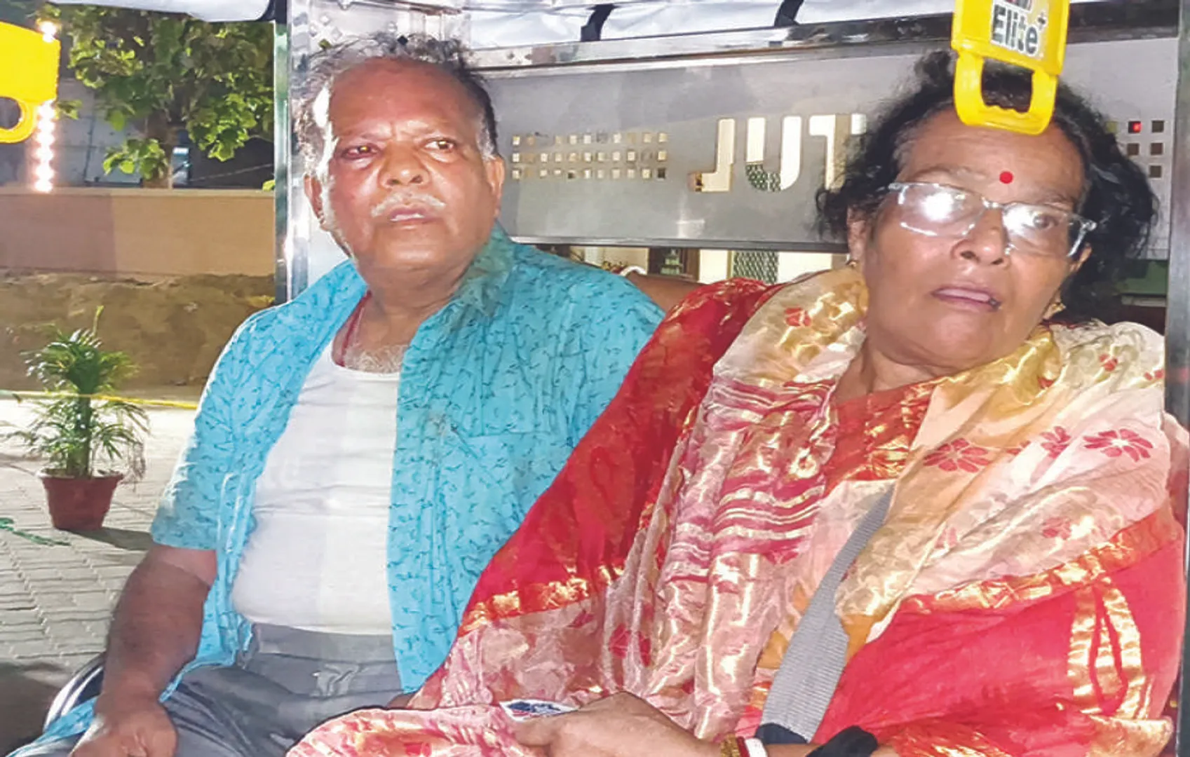 ଶ୍ରୀମନ୍ଦିର କୂଅରେ ଗଳିପଡ଼ିଲେ ଶ୍ରଦ୍ଧାଳୁ: ପତ୍ନୀଙ୍କୁ ବଞ୍ଚାଇବାକୁ ଯାଇ ଖସିପଡ଼ିଲେ