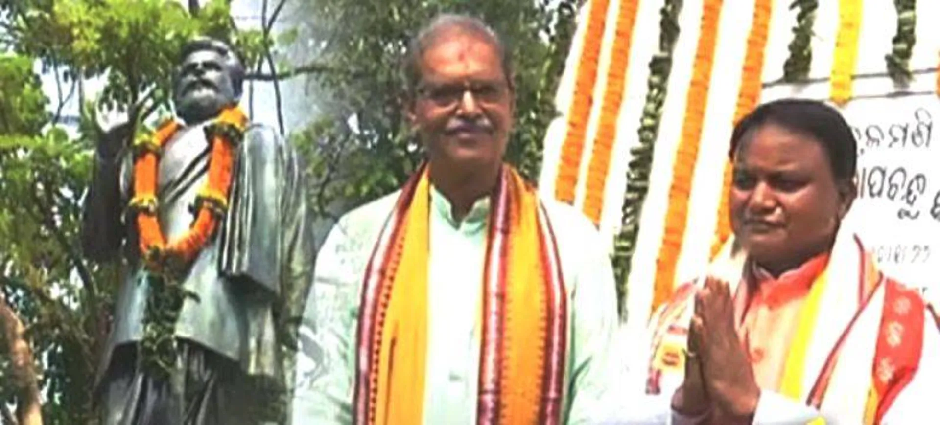 ସୁଆଣ୍ଡୋରେ ମୁଖ୍ୟମନ୍ତ୍ରୀ: ଉତ୍କଳମଣି ଗୋପବନ୍ଧୁଙ୍କ ପ୍ରତିମୂର୍ତ୍ତିରେ ମାଲ୍ୟାର୍ପଣ କଲେ