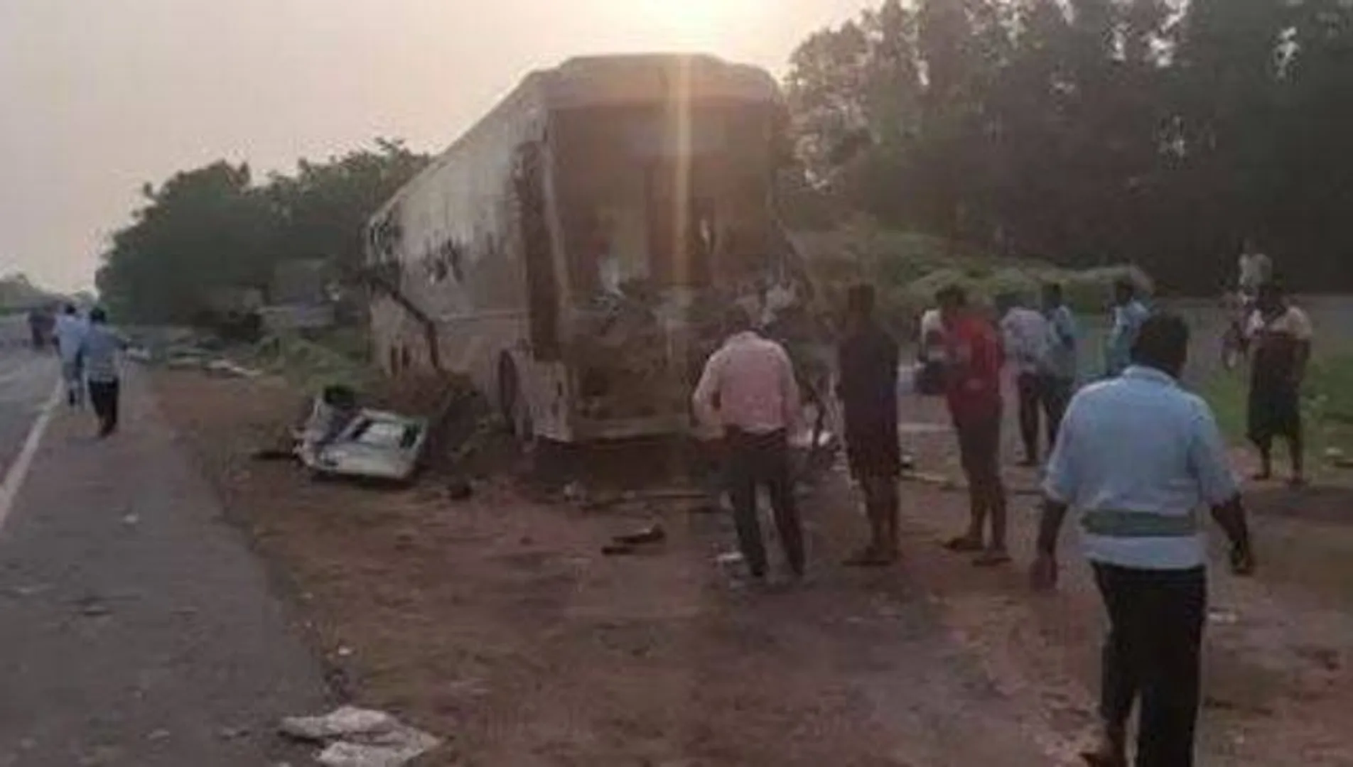 ଯାଜପୁରରେ ମର୍ମନ୍ତୁଦ ସଡ଼କ ଦୁର୍ଘଟଣା: ସିମେଣ୍ଟ ବୋଝେଇ ଟ୍ରକକୁ ଧକ୍କା ଦେଲା ଯାତ୍ରୀବାହୀ ବସ୍,ଚାଲିଗଲା ଦୁଇ ଜୀବନ