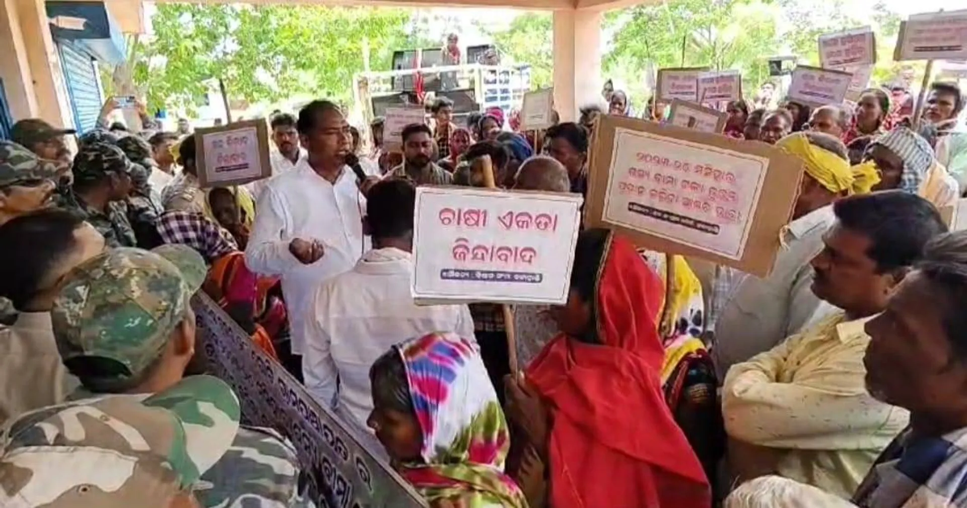 ୯ ଦଫା ଦାବି ନେଇ ତହସିଲ ଅଫିସ ଘେରାଉ