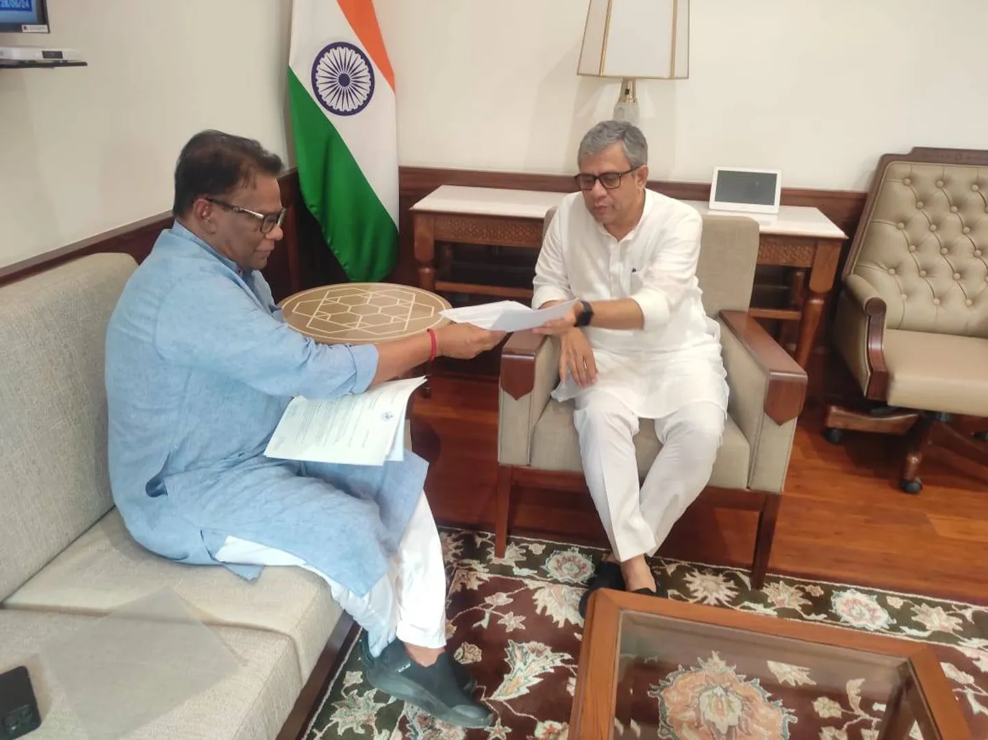 ବନ୍ଧମୁଣ୍ଡାରେ ହେଉ ବନ୍ଦେଭାରତ ରେଳକୋଚ୍‌ ଉତ୍ପାଦନ ୟୁନିଟ୍‌: କେନ୍ଦ୍ର ରେଳମନ୍ତ୍ରୀଙ୍କୁ ଭେଟିଲେ ଦିଲୀପ ରାୟ