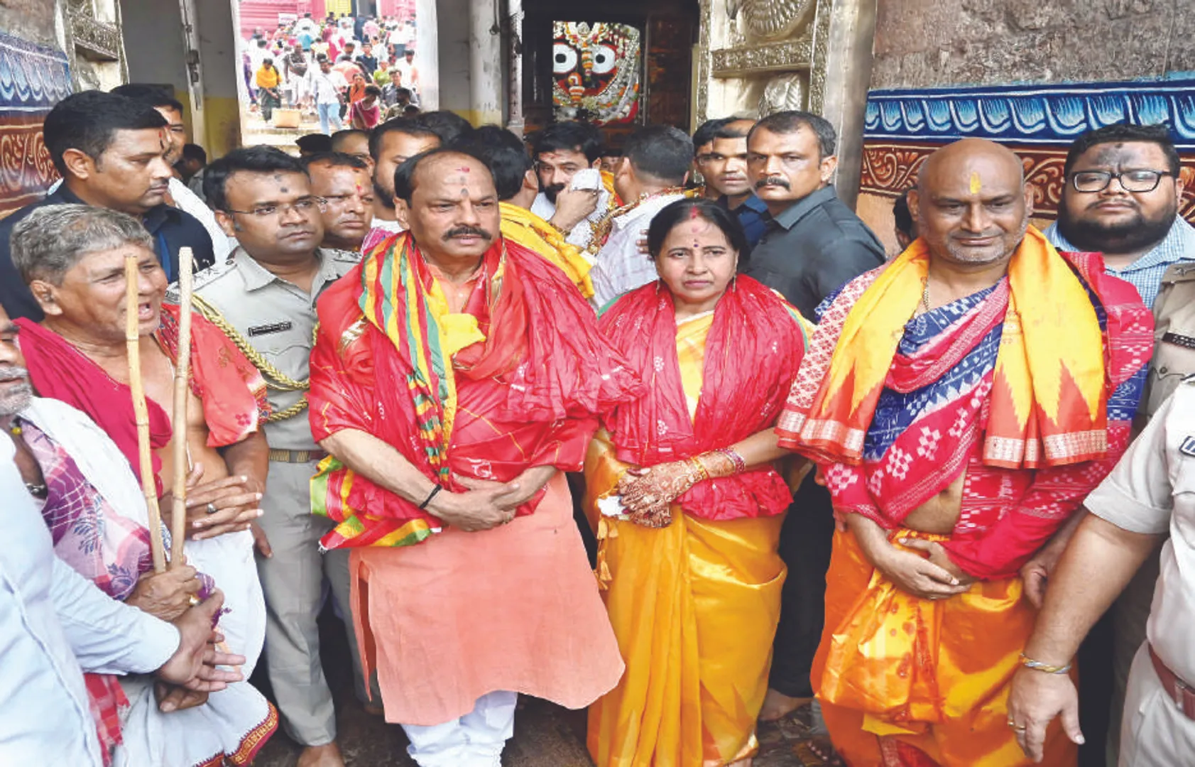 ମହାପ୍ରଭୁଙ୍କ ଦର୍ଶନ କଲେ ରାଜ୍ୟପାଳ: ‘ସରକାର ଓ ବିରୋଧୀ ମିଳିମିଶି ଓଡ଼ିଶା ବିକାଶର ସଂକଳ୍ପ ନିଅନ୍ତୁ’