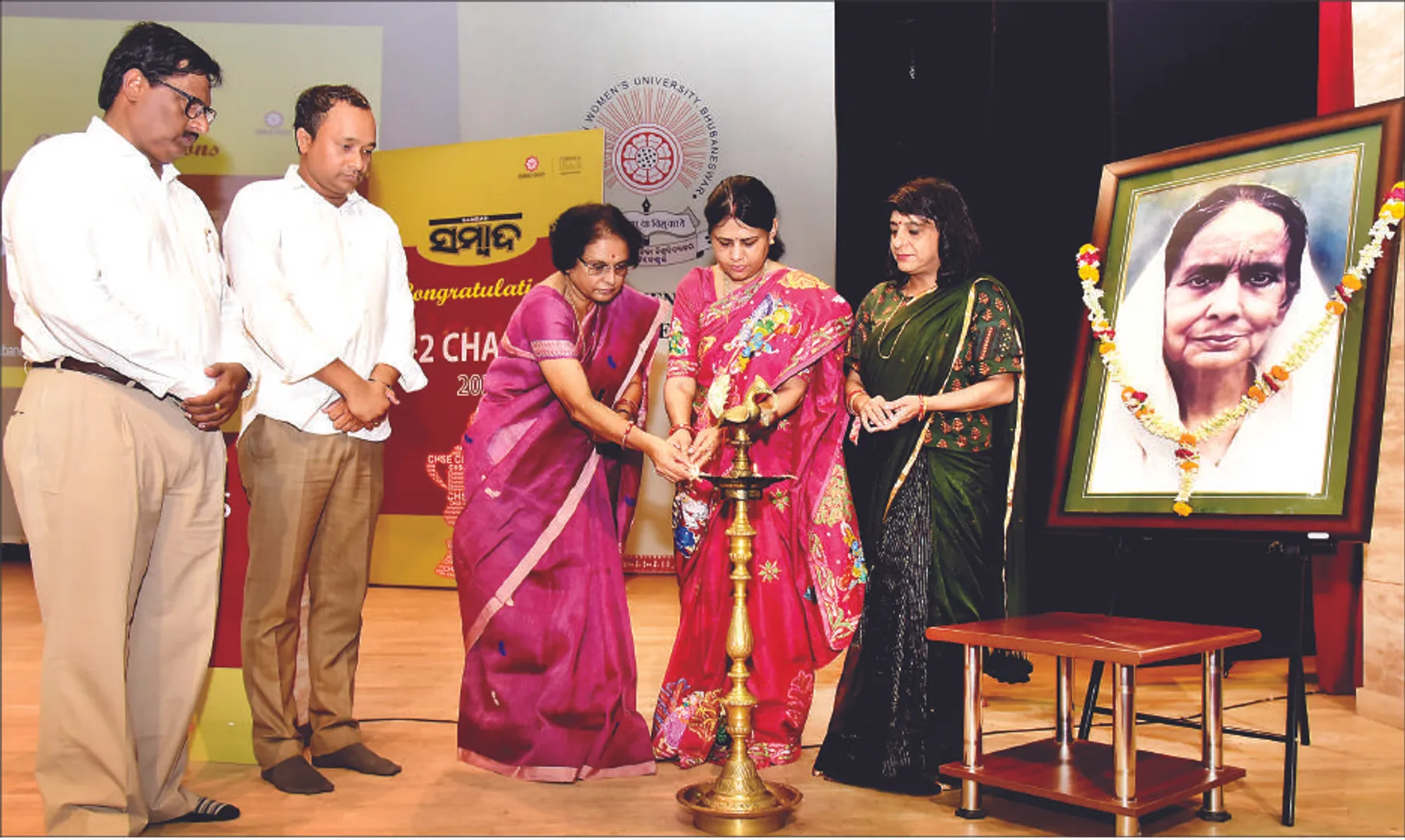 ‘ସମ୍ବାଦ’ ଯୁକ୍ତଦୁଇ ଚାମ୍ପ ମେଧାବୀ  ସମ୍ବର୍ଦ୍ଧନା: ମାର୍କ ନହେଉ ସଫଳତାର ଏକମାତ୍ର ମାପକାଠି