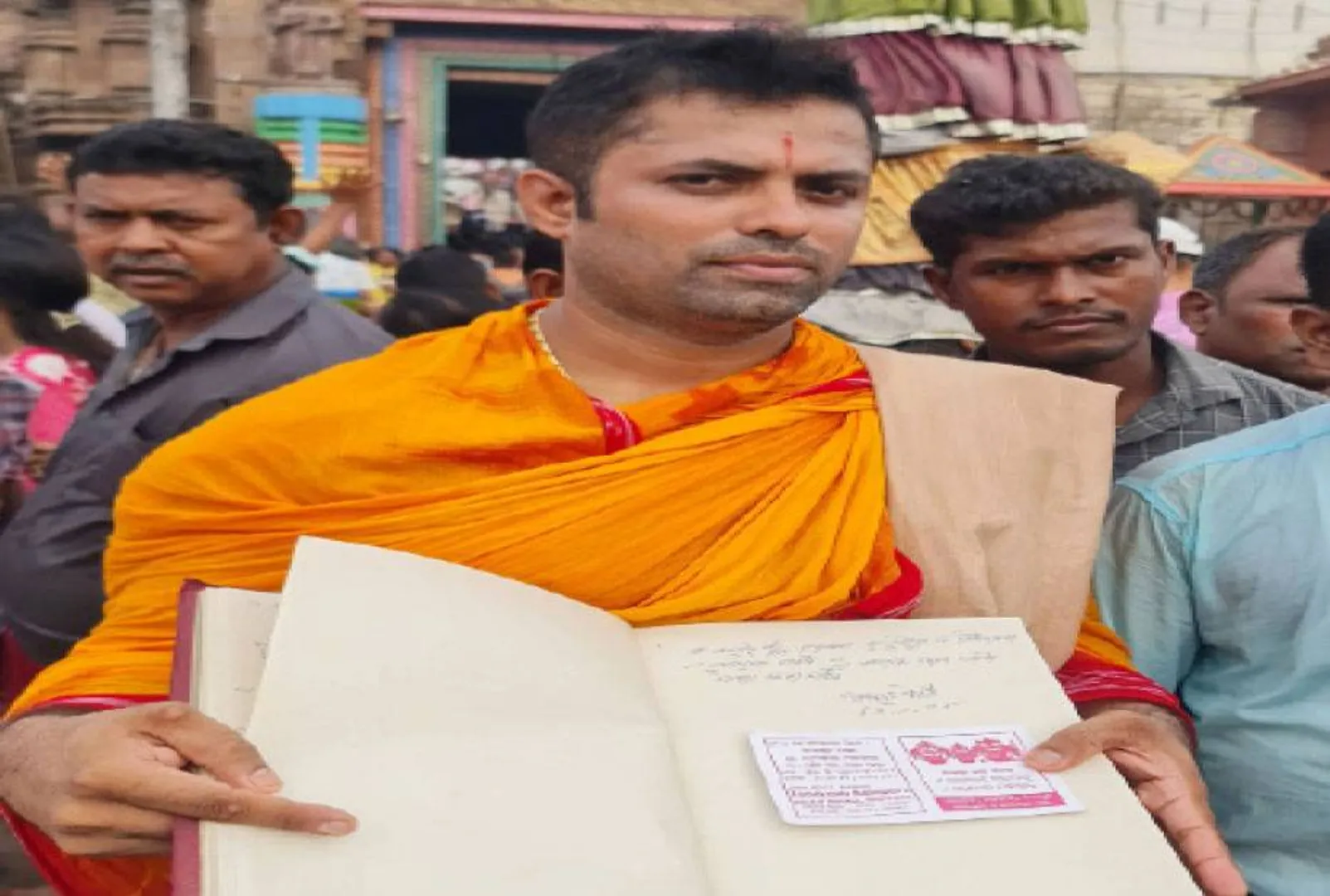 କୌଳିକ ପଣ୍ଡାଙ୍କ ଖାତାରେ ଦସ୍ତଖତ ଦେଲେ ମୁଖ୍ୟମନ୍ତ୍ରୀ