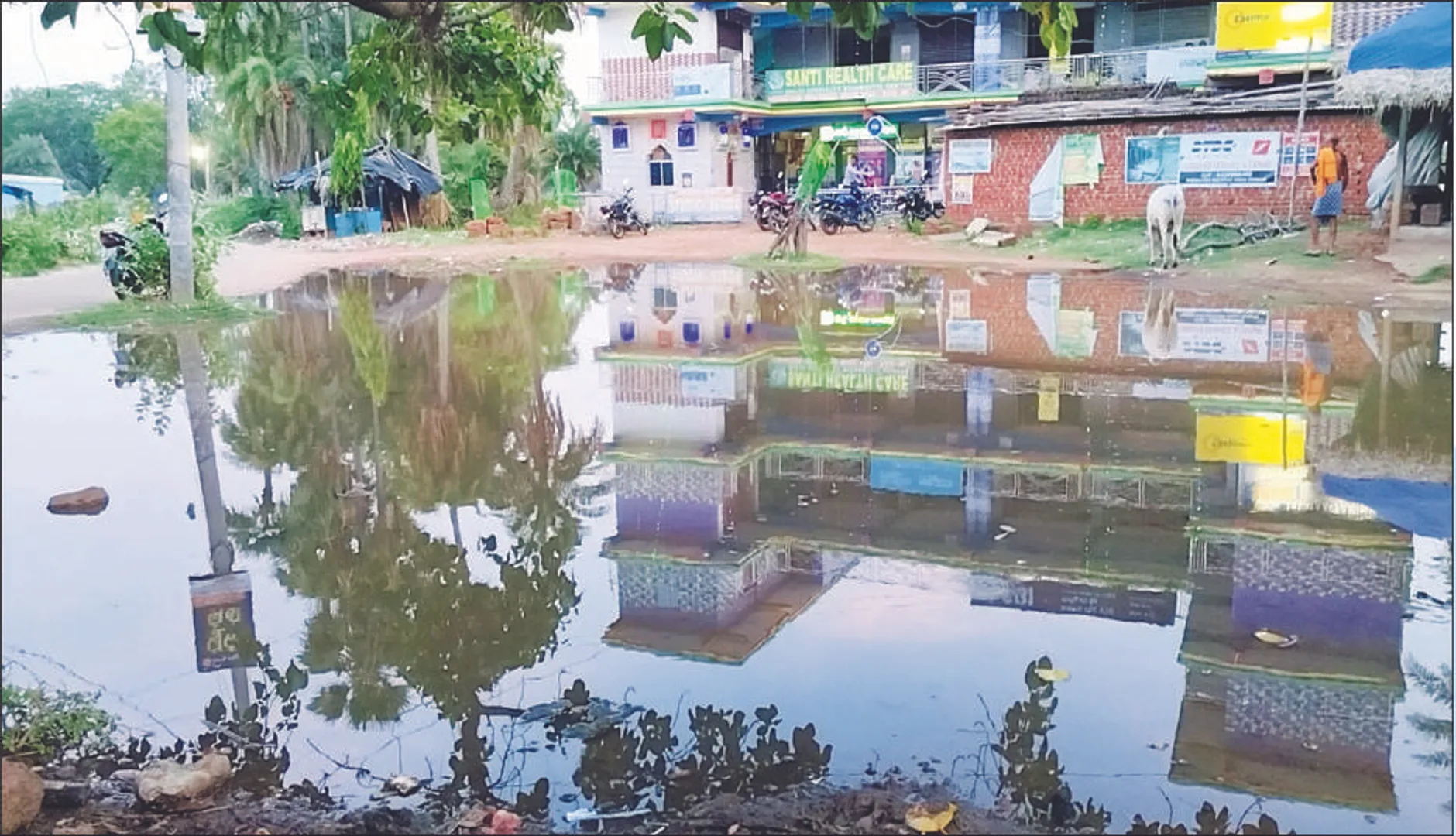 ଅସରାଏ ବର୍ଷାରେ କୃତ୍ରିମ ପୋଖରୀର ଭ୍ରମ: ବ୍ୟକ୍ତିଗତ ଜମି ପାଇଁ ‌ଆଗଉନି ଡ୍ରେନ୍ ନିର୍ମାଣ