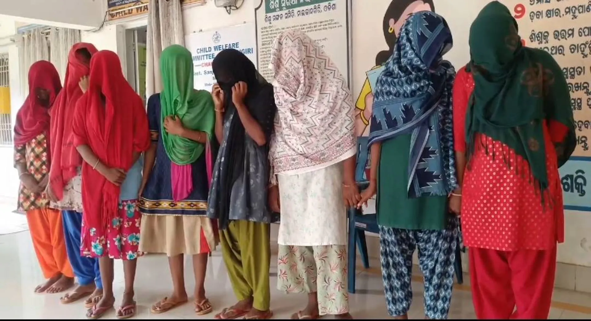 ଅନ୍ୟ ରାଜ୍ୟକୁ କାମ କରିବାକୁ ଚାଲାଣବେଳେ ୮ ନାବାଳିକା ଶ୍ରମିକ ଉଦ୍ଧାର
