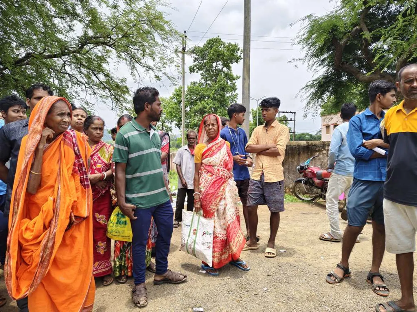 ଅଦା ବିହନ ବଣ୍ଟନରେ ଅନିୟମିତତା: ଚାଷୀଙ୍କୁ ମିଳିଲାନି ବିହନ, କାଗଜପତ୍ର ଫିଙ୍ଗି ଦେଲେ ଅଧିକାରୀ