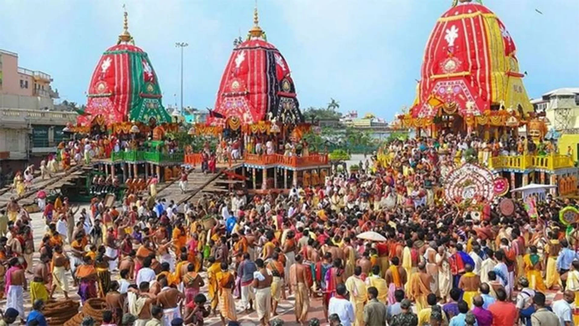 ଅଣସେବକଙ୍କୁ ରଥରୁ ତଡ଼ିଲେ ମୁଖ୍ୟ ପ୍ରଶାସକ