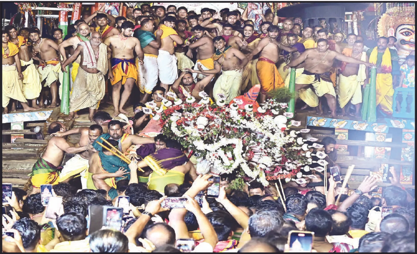 ପହଣ୍ଡି ବେଳେ ବଡ଼ଠାକୁରଙ୍କୁ ପକେଇଦେବା ଘଟଣା: ଅନଭିଜ୍ଞଙ୍କ ହାତରେ ଥିଲା ପହଣ୍ଡି ଡୋରି