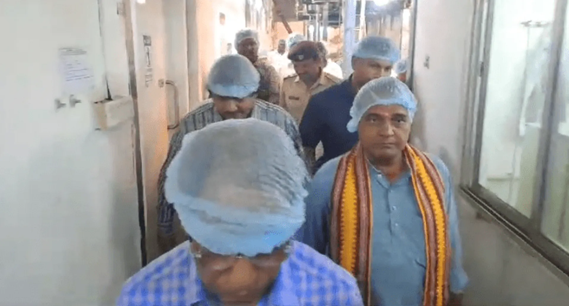 ଦୁଗ୍ଧ କାରଖାନା ଉପରେ ଅଚାନକ ଚଢ଼ଉ କଲେ ମନ୍ତ୍ରୀ କୃଷ୍ଣଚନ୍ଦ୍ର ପାତ୍ର