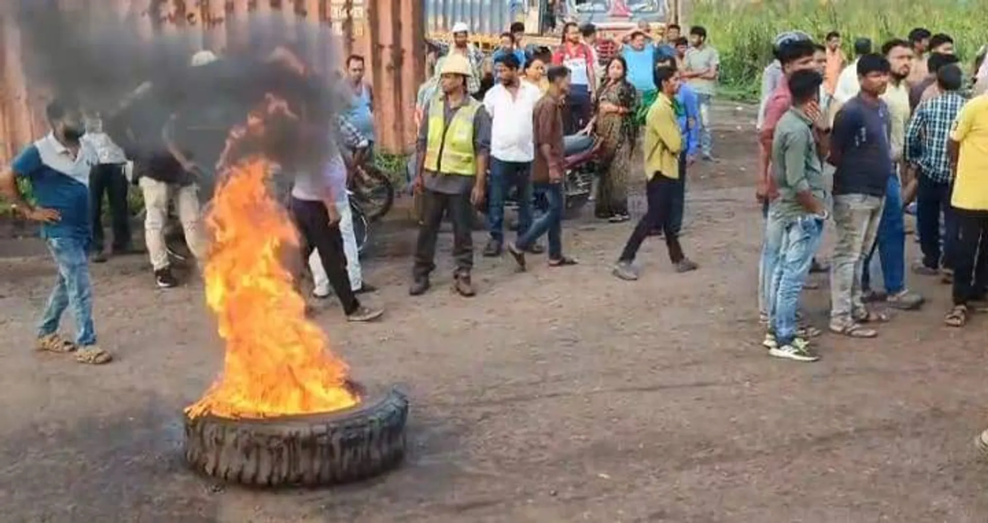 ହୋମଗାର୍ଡଙ୍କୁ ଚାପିଦେଲା ଲୁହାପଥର ବୋଝେଇ ଟ୍ରକ୍: ଘଟଣାସ୍ଥଳରେ ଚାଲିଗଲା ଜୀବନ