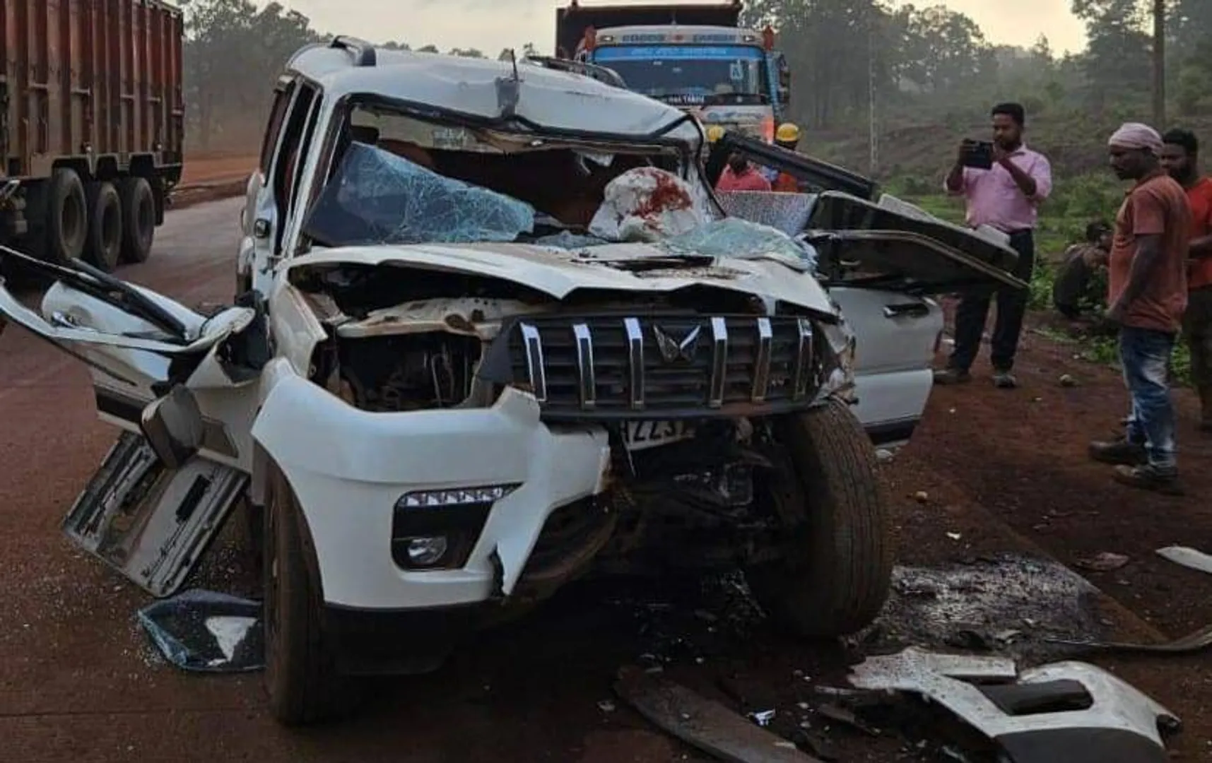 ସ୍କର୍ପିଓକୁ ଧକ୍କା ଦେଲା ହାଇଓ୍ବା: ଚାଲିଗଲା ଗୋଟିଏ ପରିବାରର ୩ଜଣଙ୍କ ଜୀବନ, ୨ ଗୁରୁତର