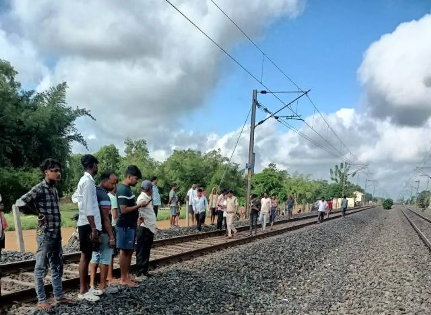 ଟ୍ରେନରେ କଟି ଦୁଇଜଣ ଯୁବକଙ୍କ ମୃତ୍ୟୁ