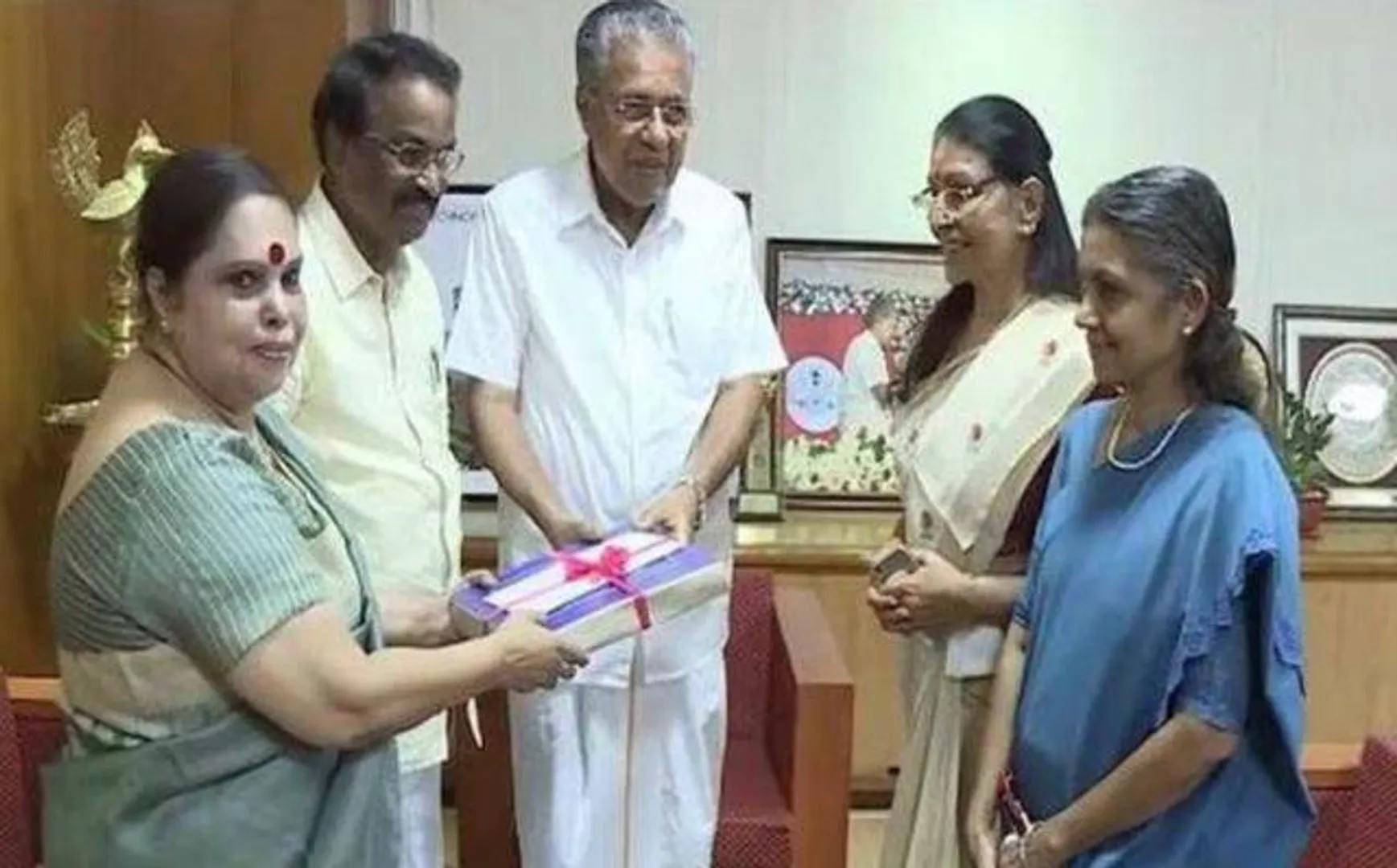 ଫିଲ୍ମରେ କାମ ପାଇଁ ଯୌନ ସମ୍ପର୍କ: ୨୯୫ ପୃଷ୍ଠାର ରିପୋର୍ଟ ଚଳଚ୍ଚିତ୍ର ଇଣ୍ଡଷ୍ଟ୍ରିର ସତ୍ୟତା ପ୍ରକାଶ କଲା