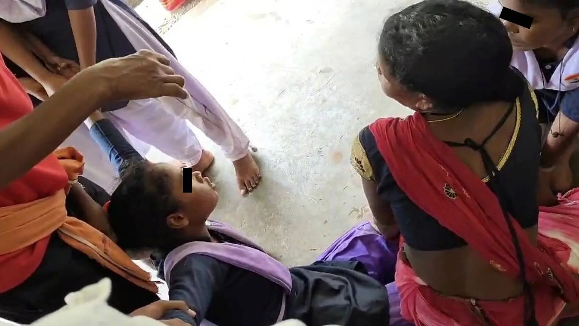 ବିଜ୍ଞାନ ଯୁଗରେ ଭୌତିକ କାଣ୍ଡ: ଭୂତ ଲାଗିଥିବା ୫ ଛାତ୍ରୀଙ୍କୁ ଝଡାଫୁଙ୍ଗା ପରେ ସୁସ୍ଥ