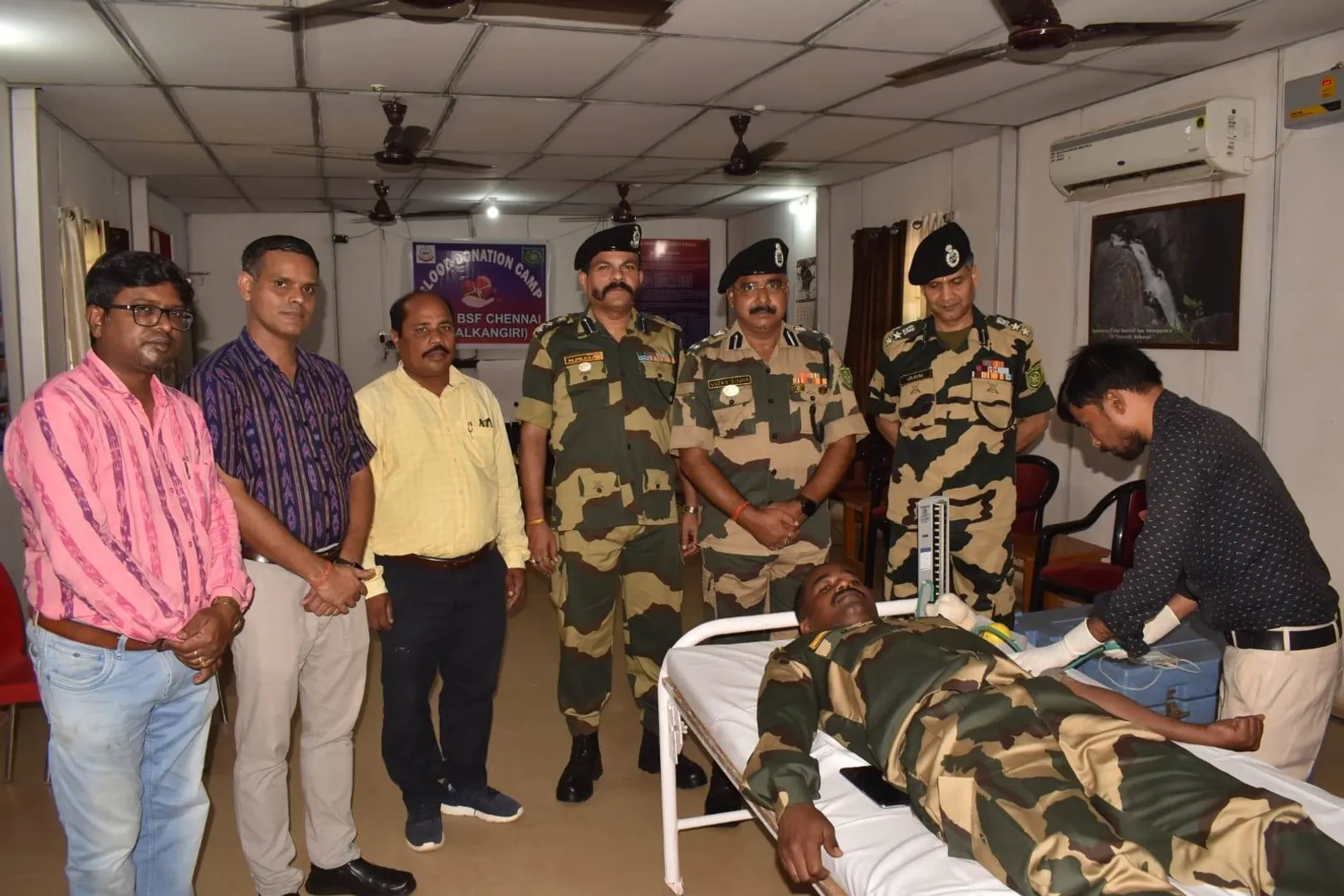 ବିଏସଏଫ କ୍ୟାମ୍ପରେ ସ୍ବେଚ୍ଛାକୃତ ରକ୍ତଦାନ ଶିବିର