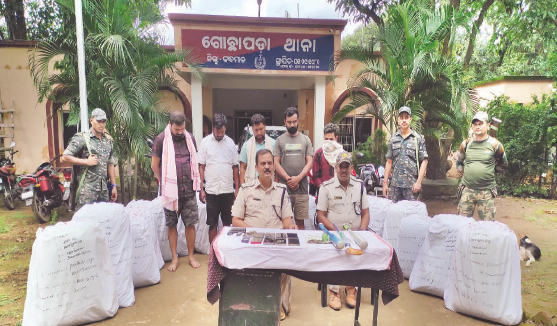 ୭ ଅନ୍ତଃରାଜ୍ୟ ଗଞ୍ଜେଇ ମାଫିଆ ଗିରଫ: କାର୍‌, ୪ କ୍ବିଣ୍ଟାଲ୍ ଗଞ୍ଜେଇ, ଗୁଳିଭର୍ତ୍ତି ପିସ୍ତଲ ଓ ୭ ବାଇକ୍‌ ଜବତ