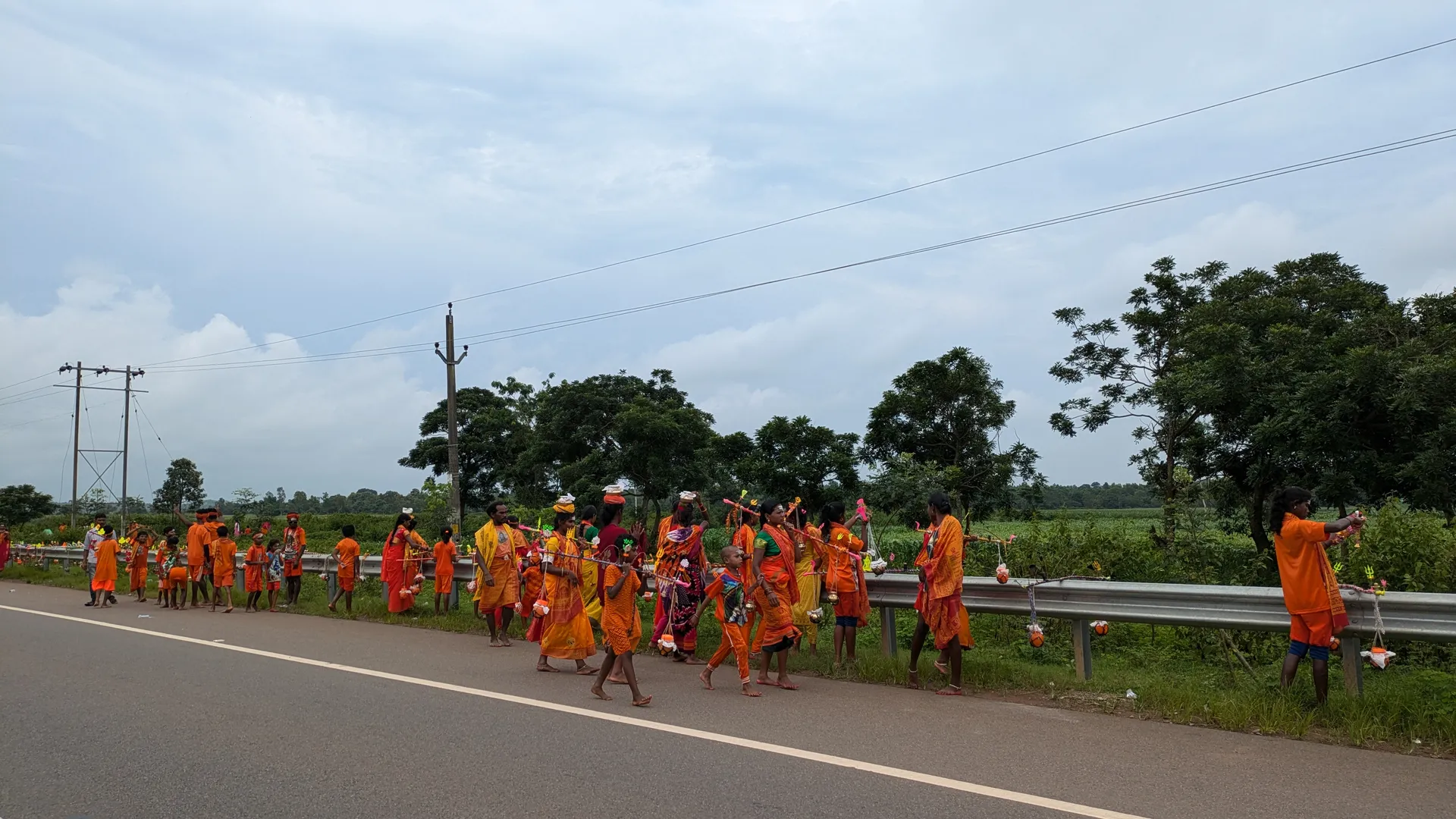 ଶ୍ରାବଣ ଶେଷ ସୋମବାର: ଗୁପ୍ତେଶ୍ବରରେ ୫୦ହଜାରରୁ ଊର୍ଦ୍ଧ୍ବ ଶ୍ରଦ୍ଧାଳୁଙ୍କ ଜଳାଭିଷେକ