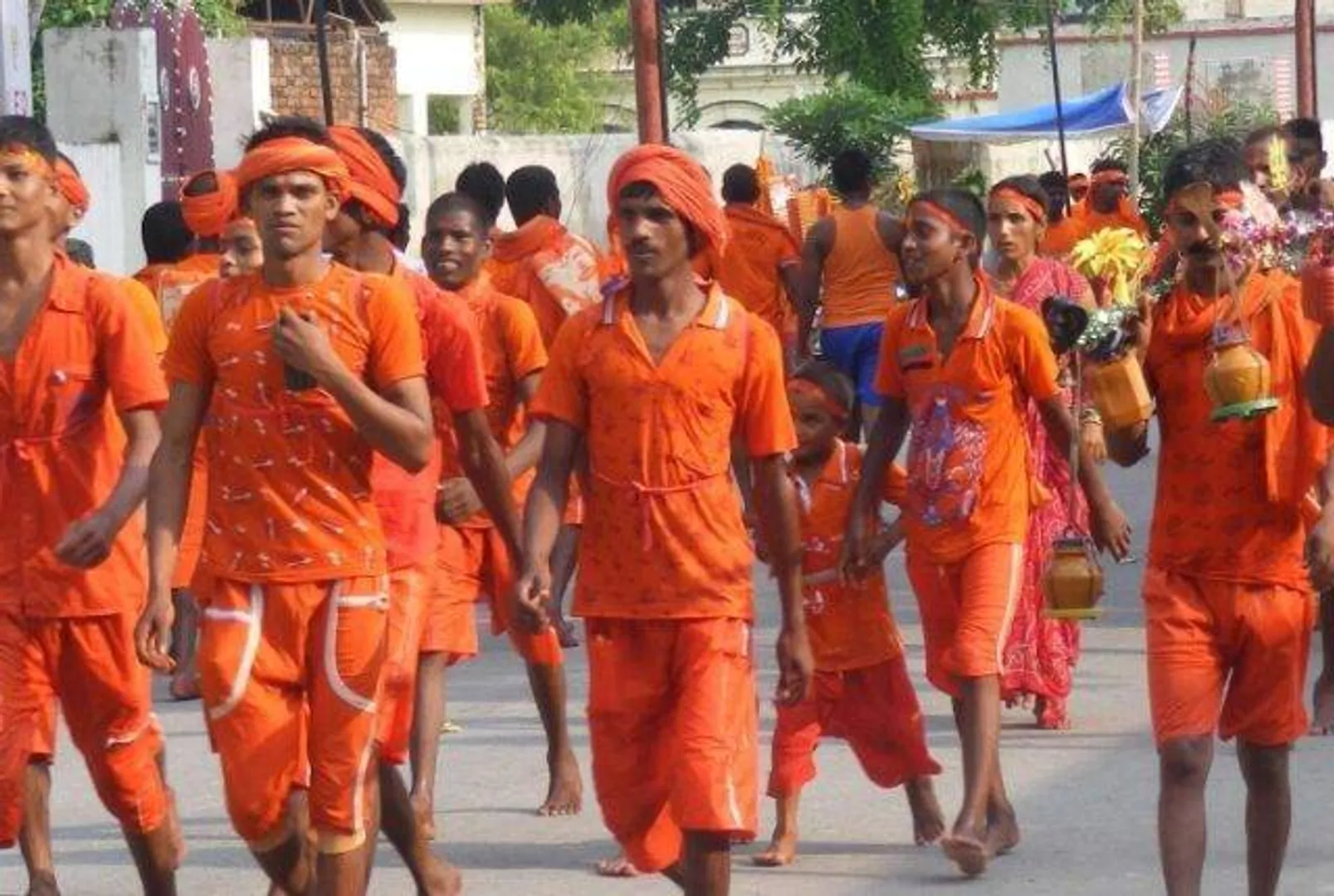 ଆଜି ଶ୍ରାବଣ ମାସର ଶେଷ ସୋମବାର: ଜଳ ଲାଗି ପାଇଁ ପ୍ରମୁଖ ଶୈବାଳୟରେ ଭକ୍ତଙ୍କ ଲମ୍ବାଧାଡ଼ି