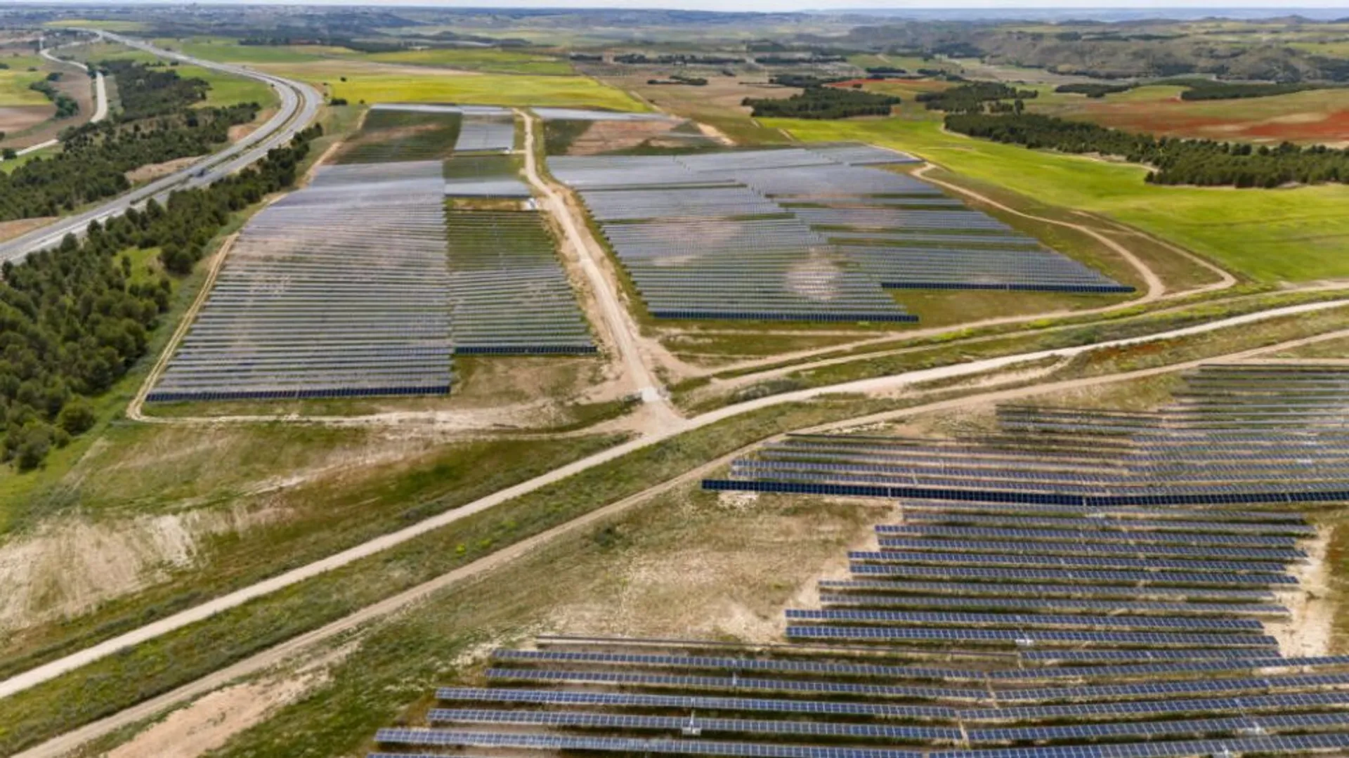 Meta and Zelestra finalized six EAPAs for 800 MW (AC), powering Texas data centers with clean energy via ERCOT.