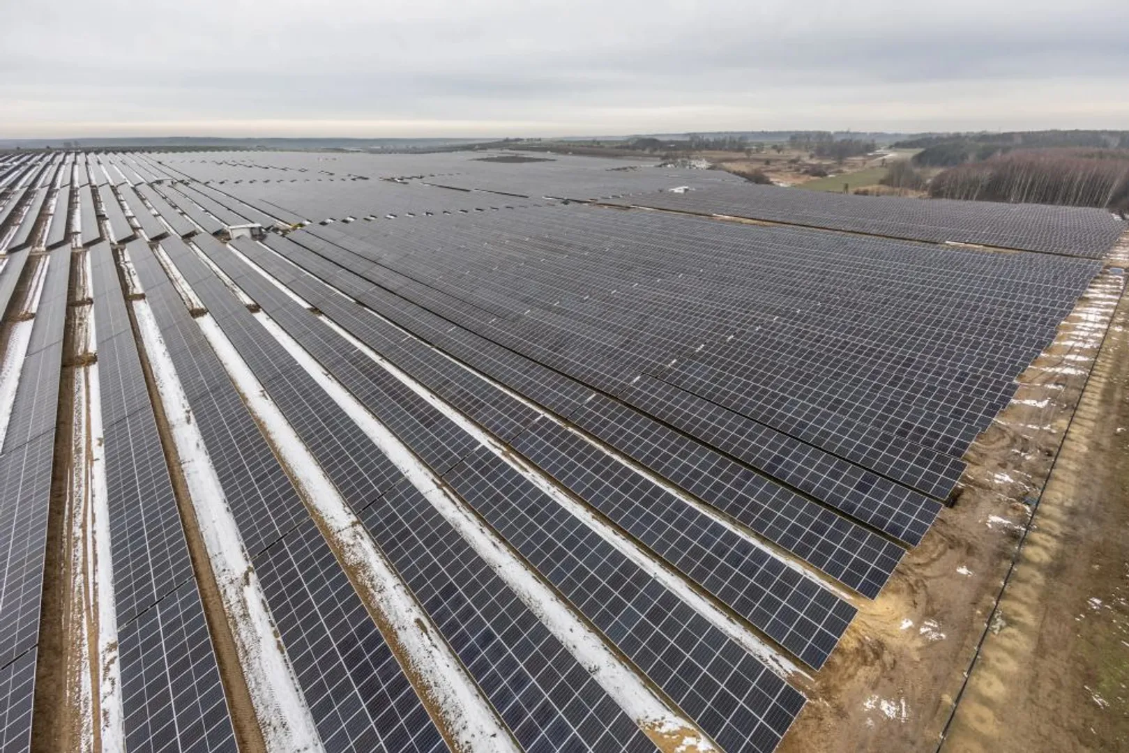 Budimex's Kamelia solar farm reached 14 MW operational capacity, while Azalia solar farm neared its 60 MW target with completion set for 2025. 