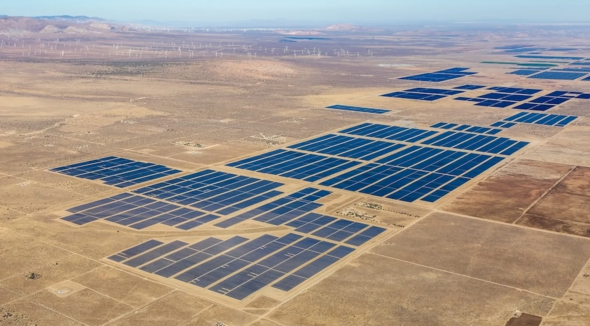 Solar Proponent secured a $300 million credit facility to meet interconnection and PPA security obligations, backed by its financial sponsors. 