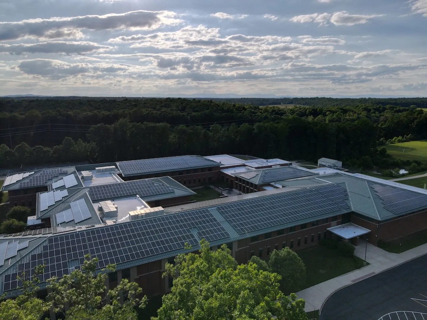 Lee County Schools' solar system generates 602,510 kWh annually, while Calhoun County Schools' solar system generates 724,550 kWh annually. 