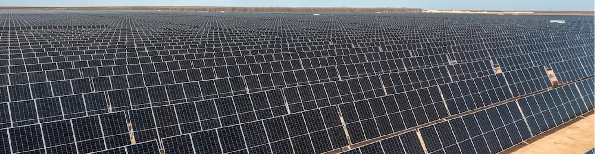 The El Patrimonio solar project will generate power for 37,500 households, with operations expected to begin in the second half of 2027. 