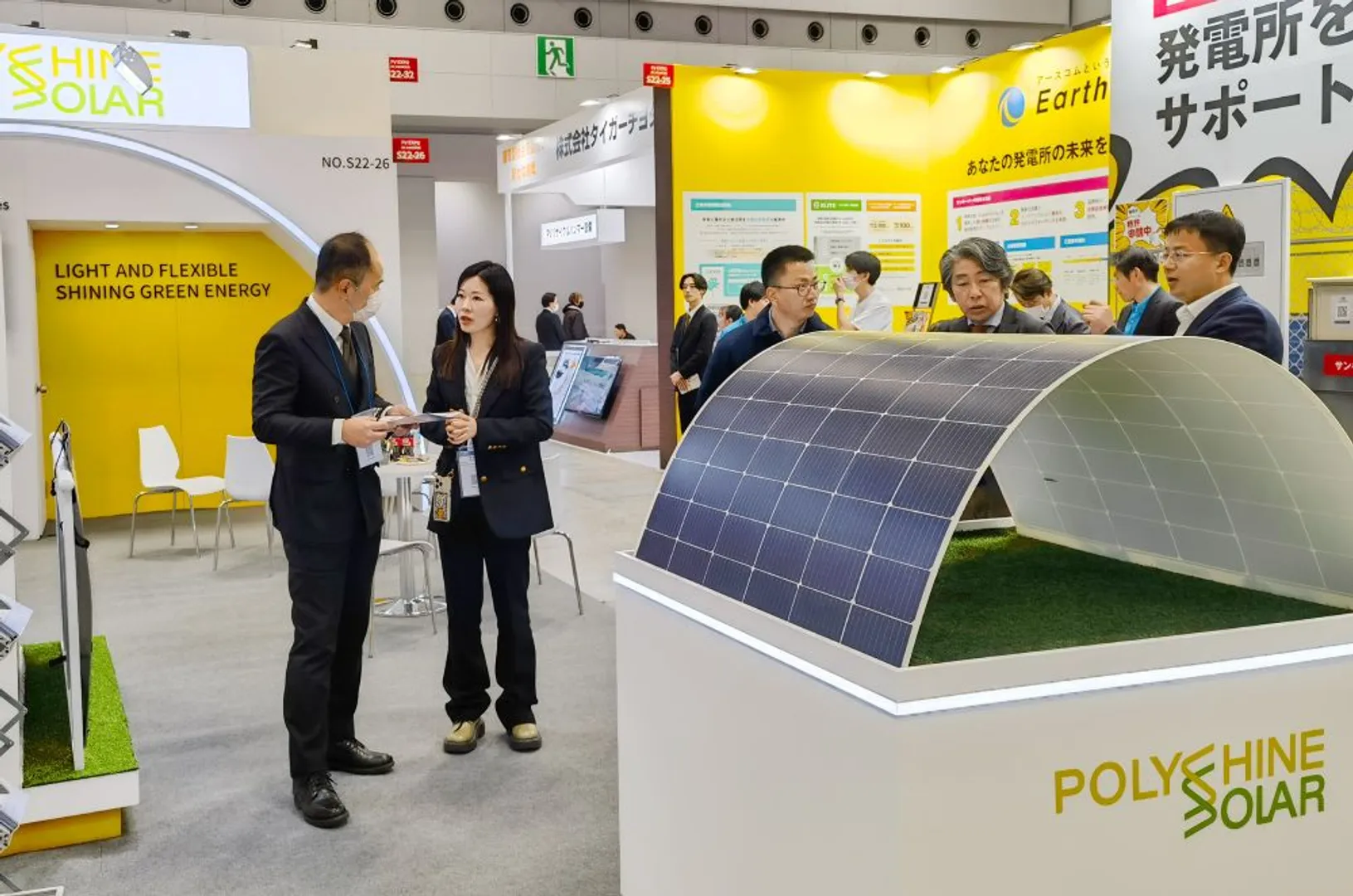 The latest light weight PV modules from Polyshine features a weight of 2.92 kg/㎡ and a bending radius of 0.5 meters.