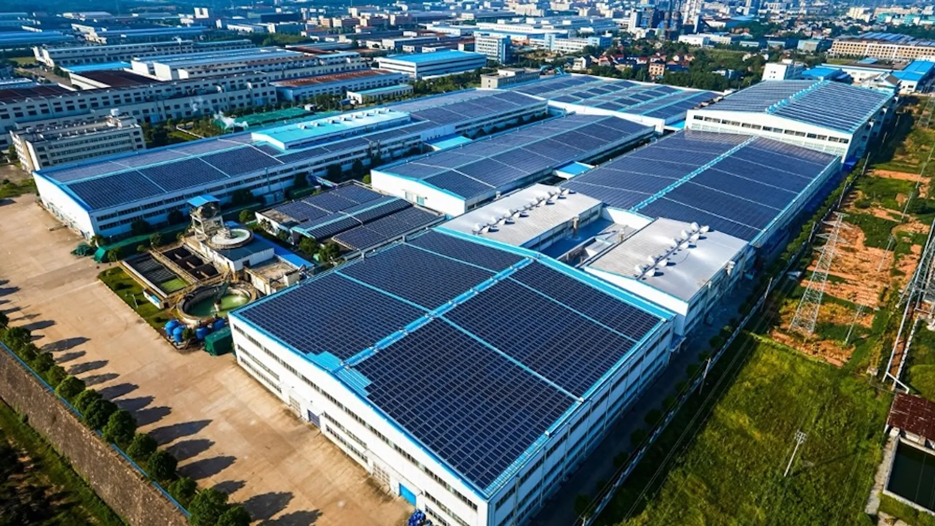 ISMI strengthens financial access and global trade for European solar products by coordinating with EU institutions, Development Finance Institutions, and solar manufacturers. 