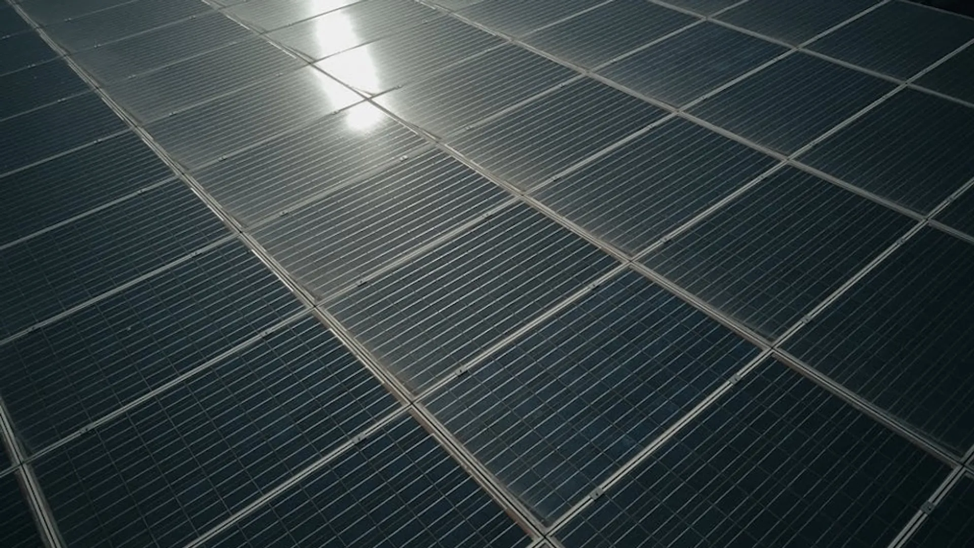 EPC firms may bid on up to three lots, each targeting 15 MW of solar capacity under DESCO’s net-metered distribution network. 