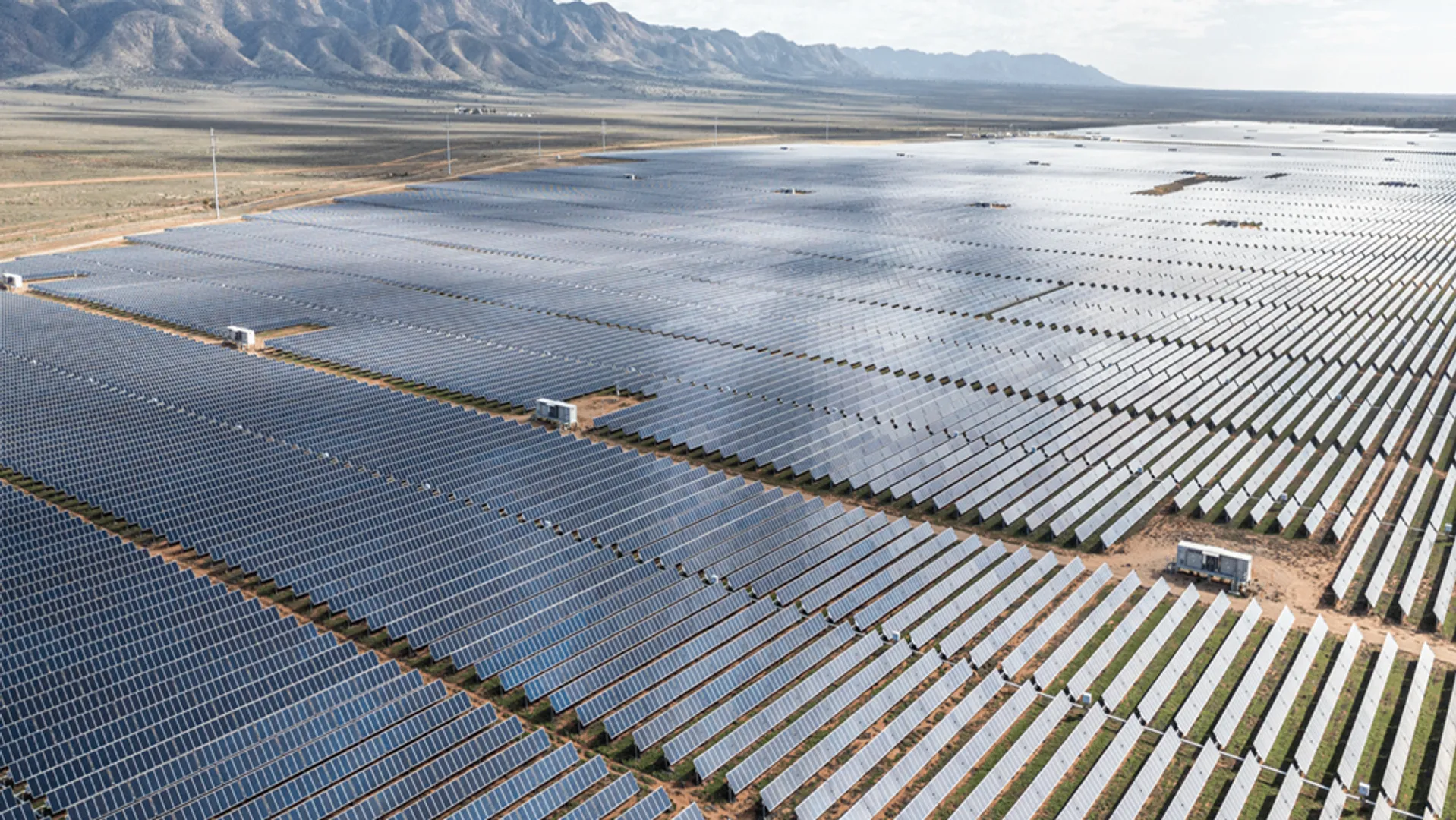 The BEI-linked portfolio featured 700 MW operating capacity and 430 MW late-stage developments held jointly with Synergy. 