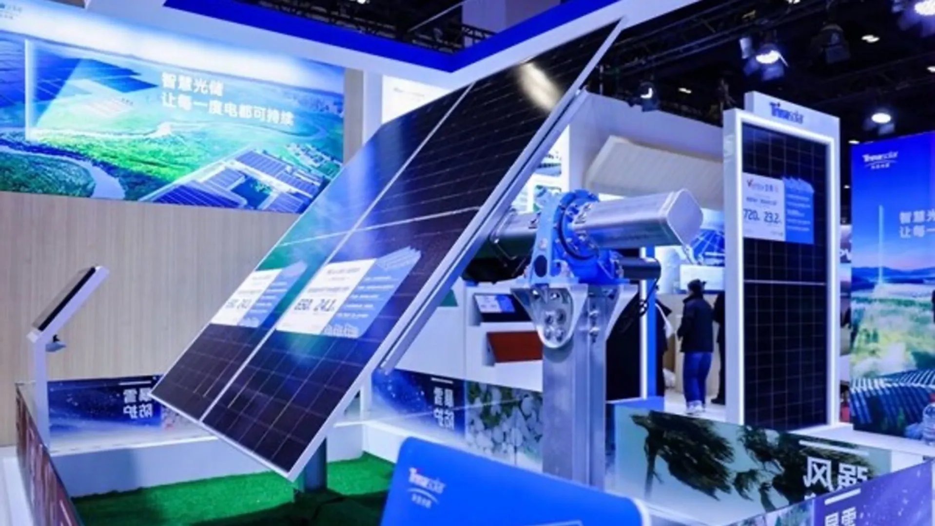 The module withstands 2.2-meter snow accumulation and offers instant clearing using TrinaTracker’s one-click removal function. 