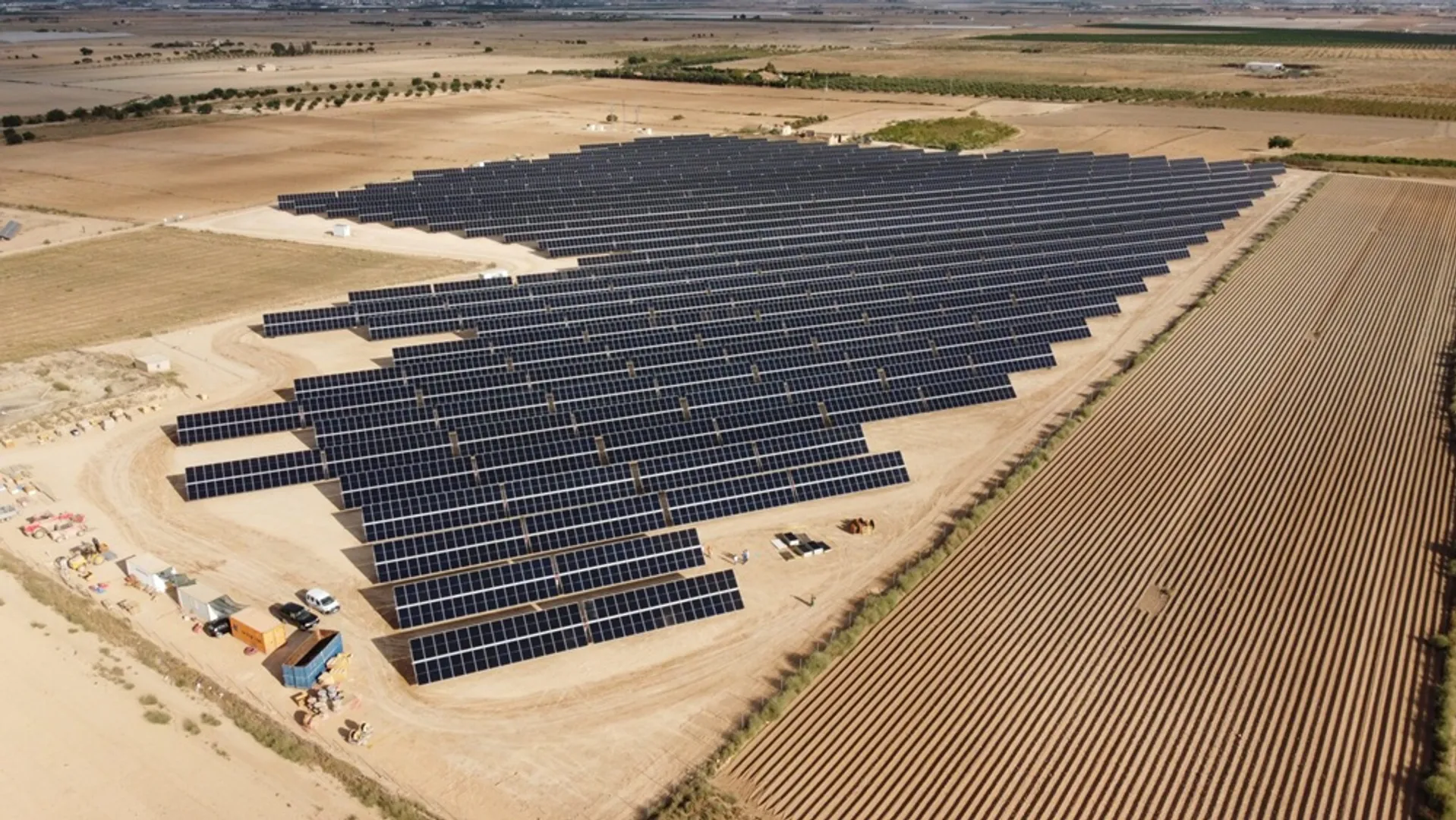 Soltec introduced its SFOneX Dual-Row trackers for the first time at the Mundo Novo solar project with Polimix Energia in Brazil. 