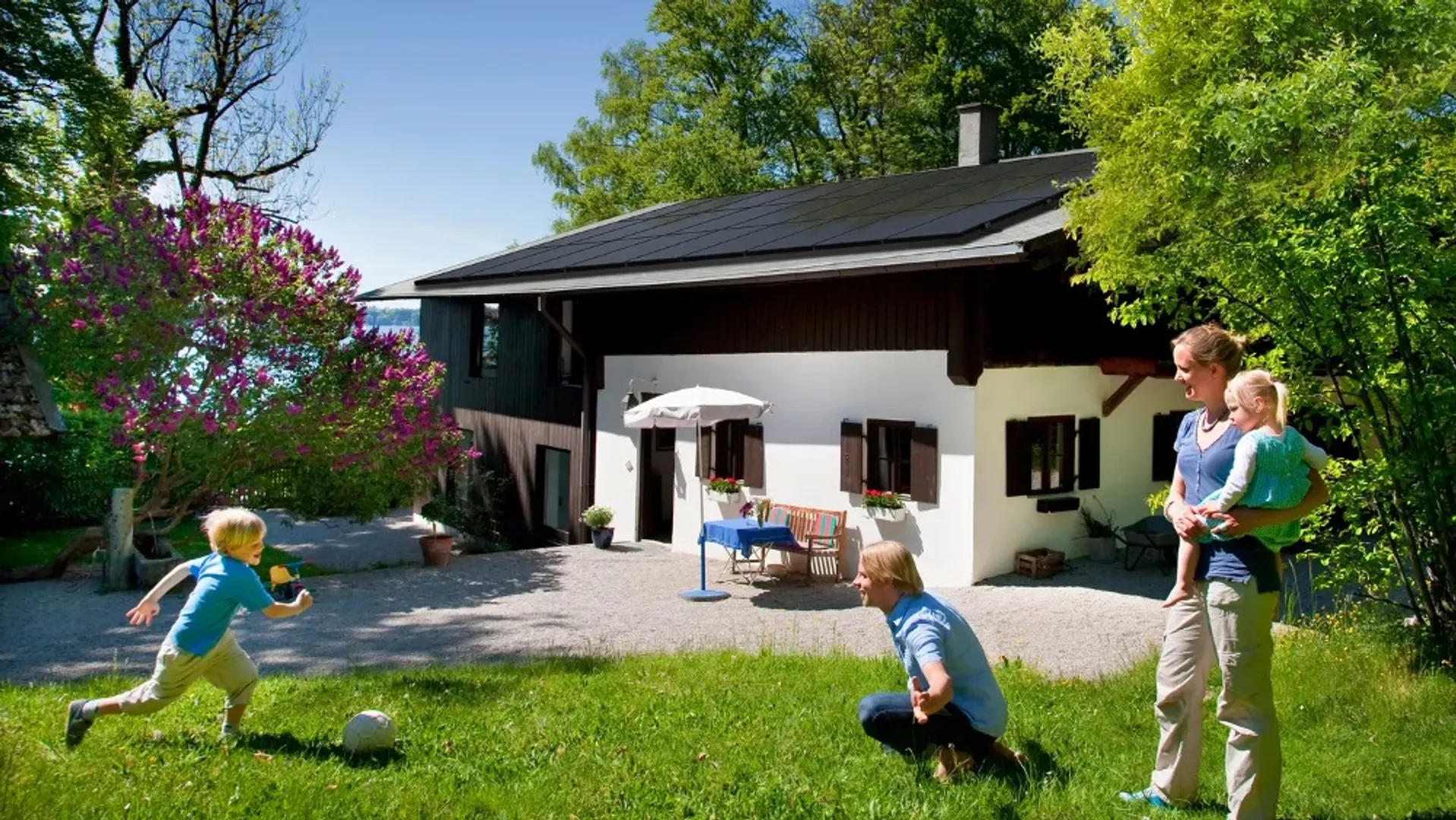 Sunrun Flex has bundled photovoltaic panels and battery storage into a single residential subscription service. 