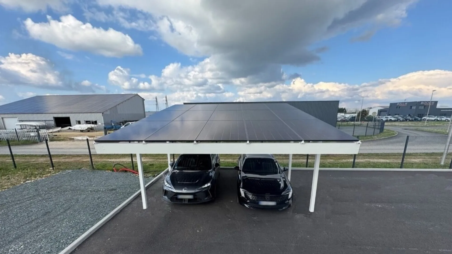 Each modular carport unit delivers up to 7.5 kW output using marine-grade aluminium and a sloped roof for solar efficiency. 