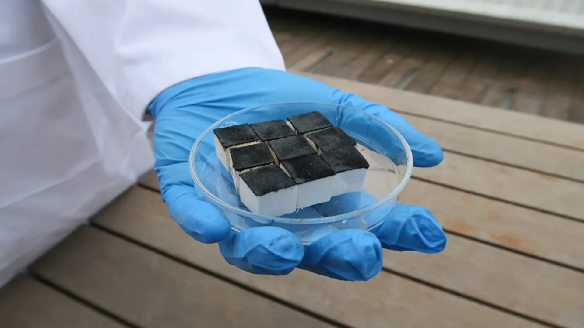 The sponge-like material developed by RMIT and Zhejiang A&F has shown 94% efficiency in solar-driven water release from air. 