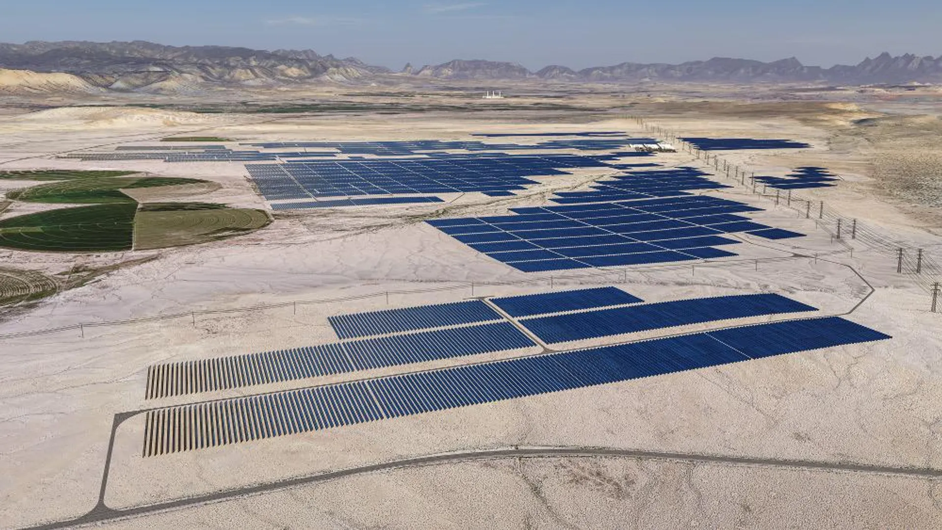 Green River Energy Center includes 400 MWAC of solar PV and 400 MW AC/1,600 MWh of battery storage capacity. 