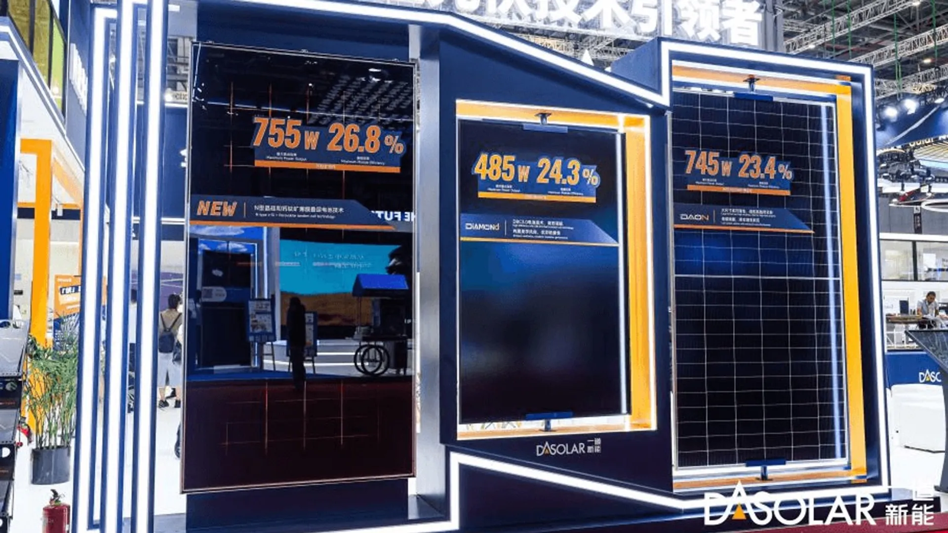 The TSiP 2.0 tandem module uses a four-terminal structure combining a semi-transparent perovskite top cell with a TOPCon 5.0 silicon bottom cell.