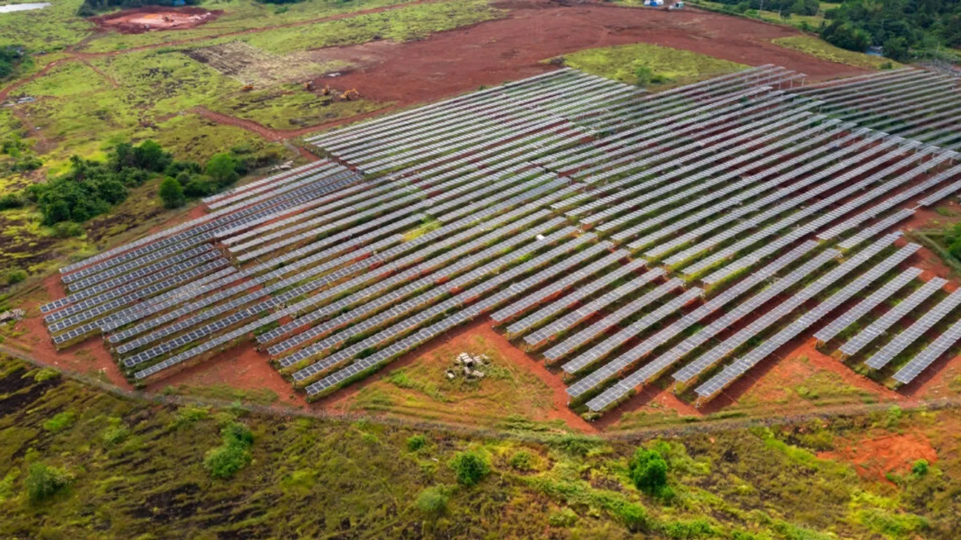 The project has prevented nearly 11,600 tonnes of CO₂ emissions each year through advanced mono PERC solar technology.