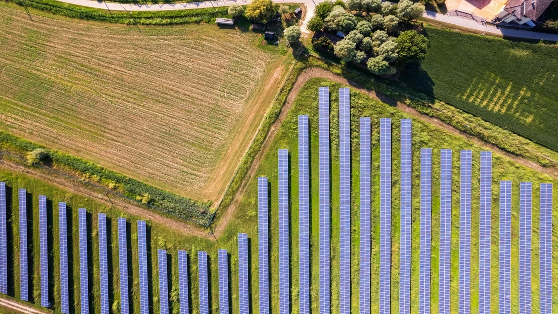 The EUR 316 million package has included EUR 214 million non-recourse senior debt and €101 million facilities for VAT, PPAs, modules, and decommissioning.