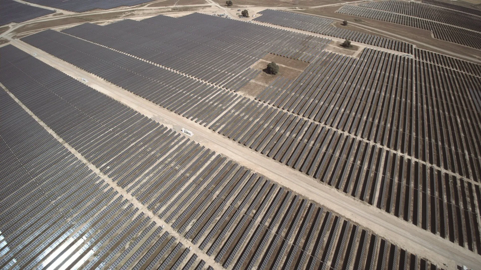 Octopus Energy added 100 MW solar in Navarre and Albacete and a storage developer targeting 500 MW in five years.