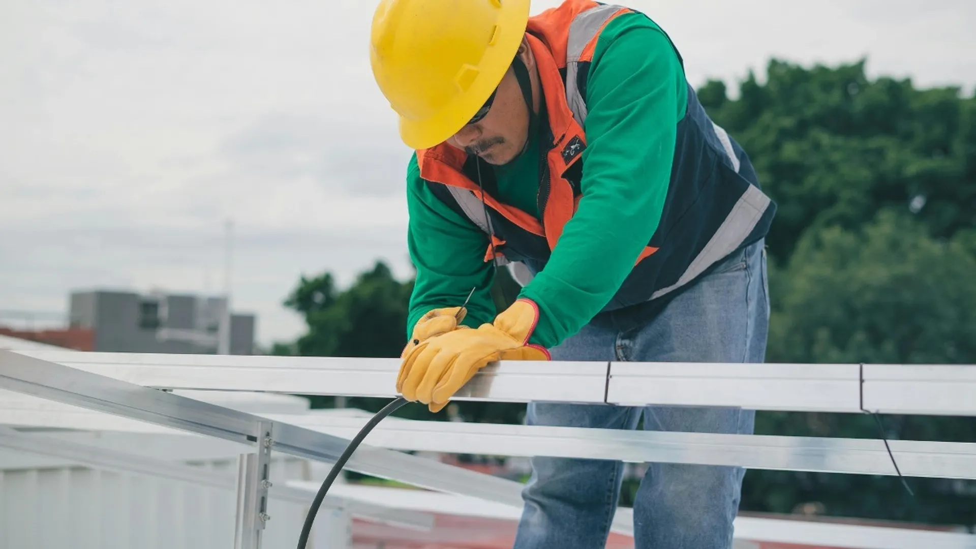 The awarded projects have included 147 MW and 190 MW across two rounds.