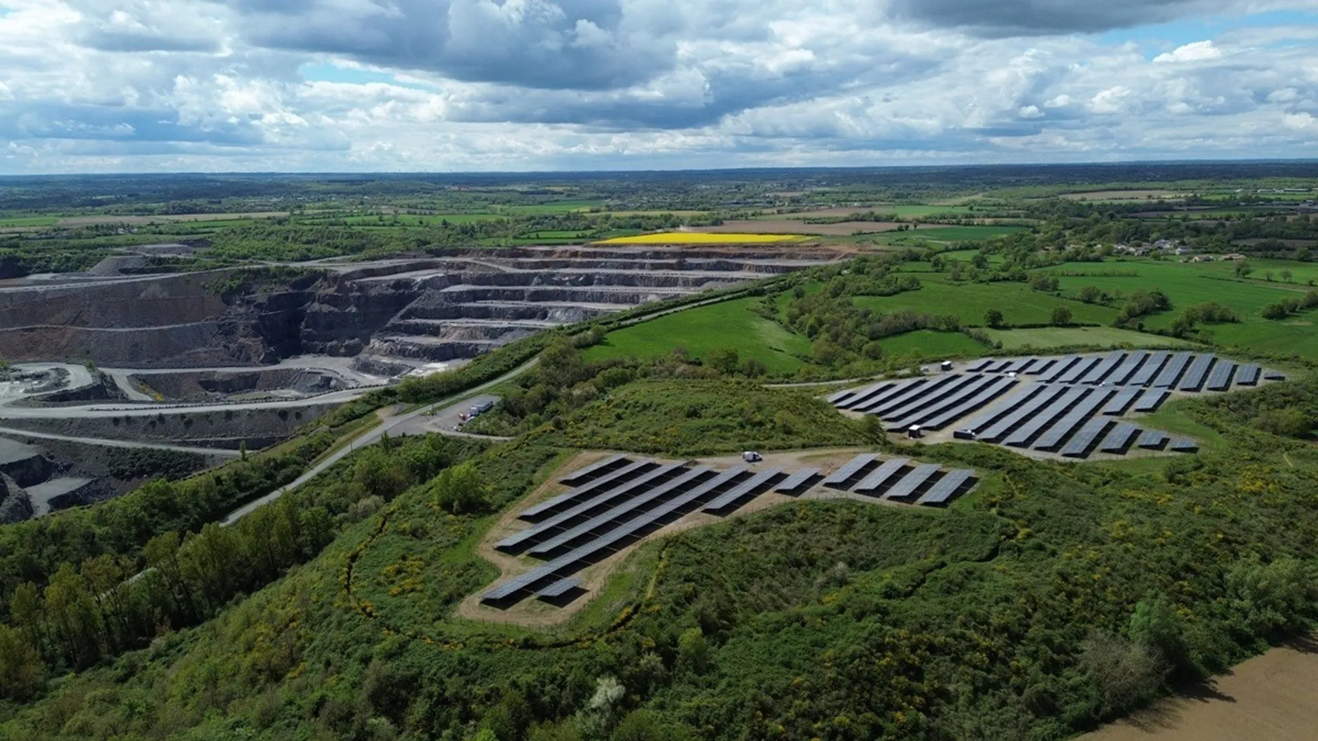 Tonnelles solar park was inaugurated by Valorem with crowdfunding support and ecological restoration measures.